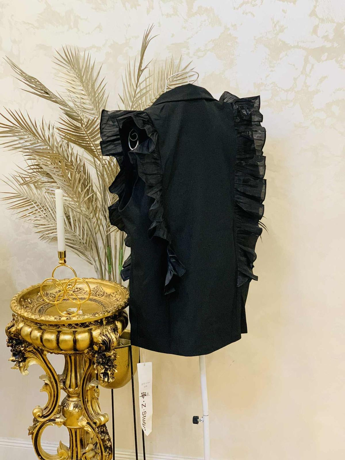 Vesta neagra cu maneci bufante