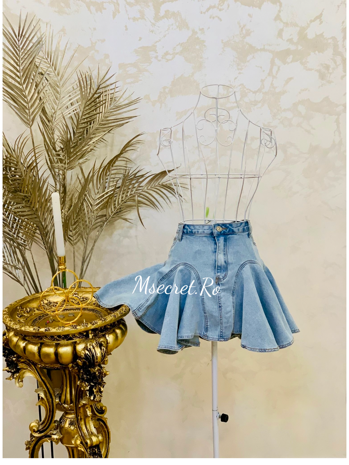 Top din denim cu rujulet