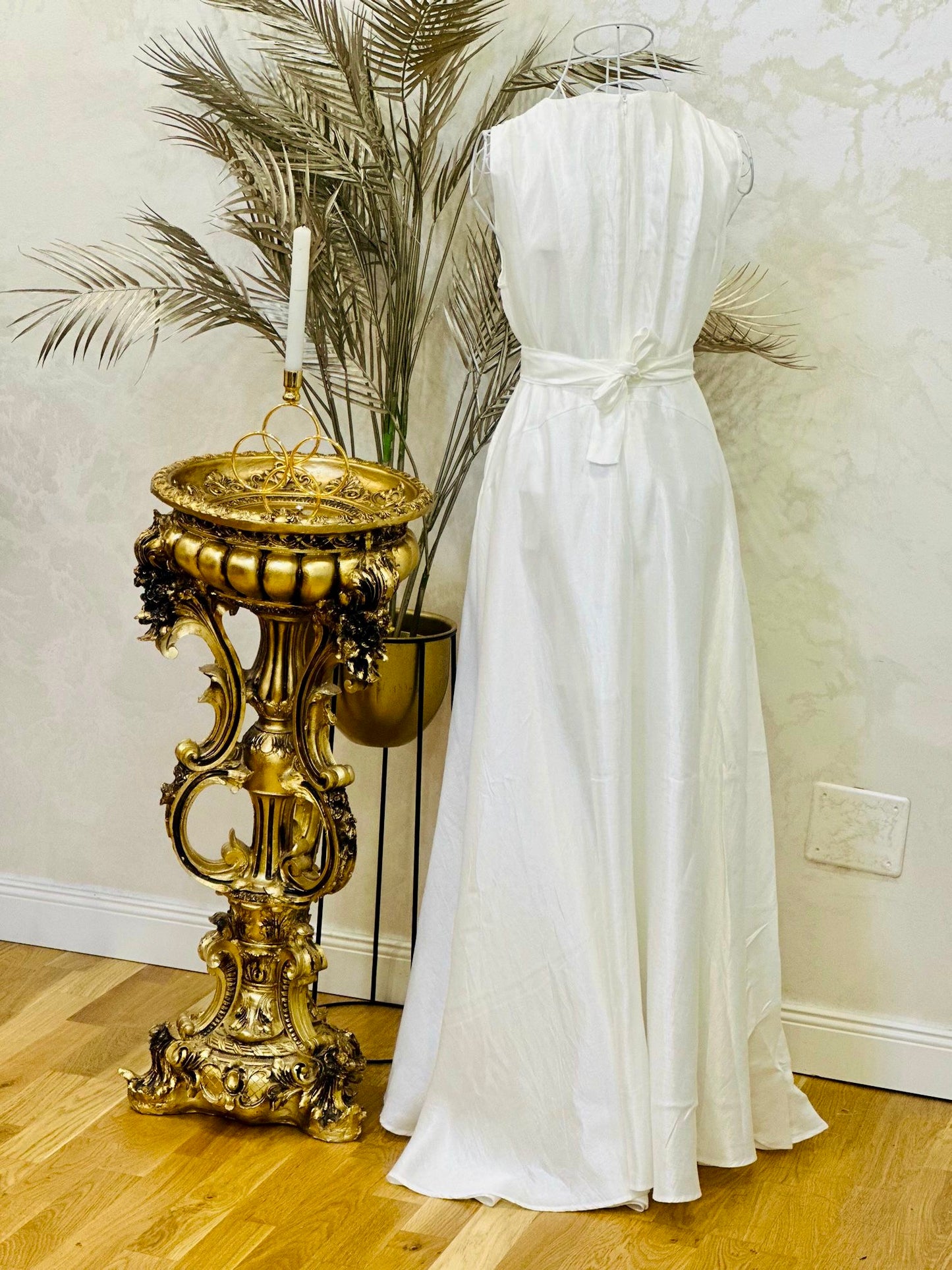 Rochie lunga alba cu pietre