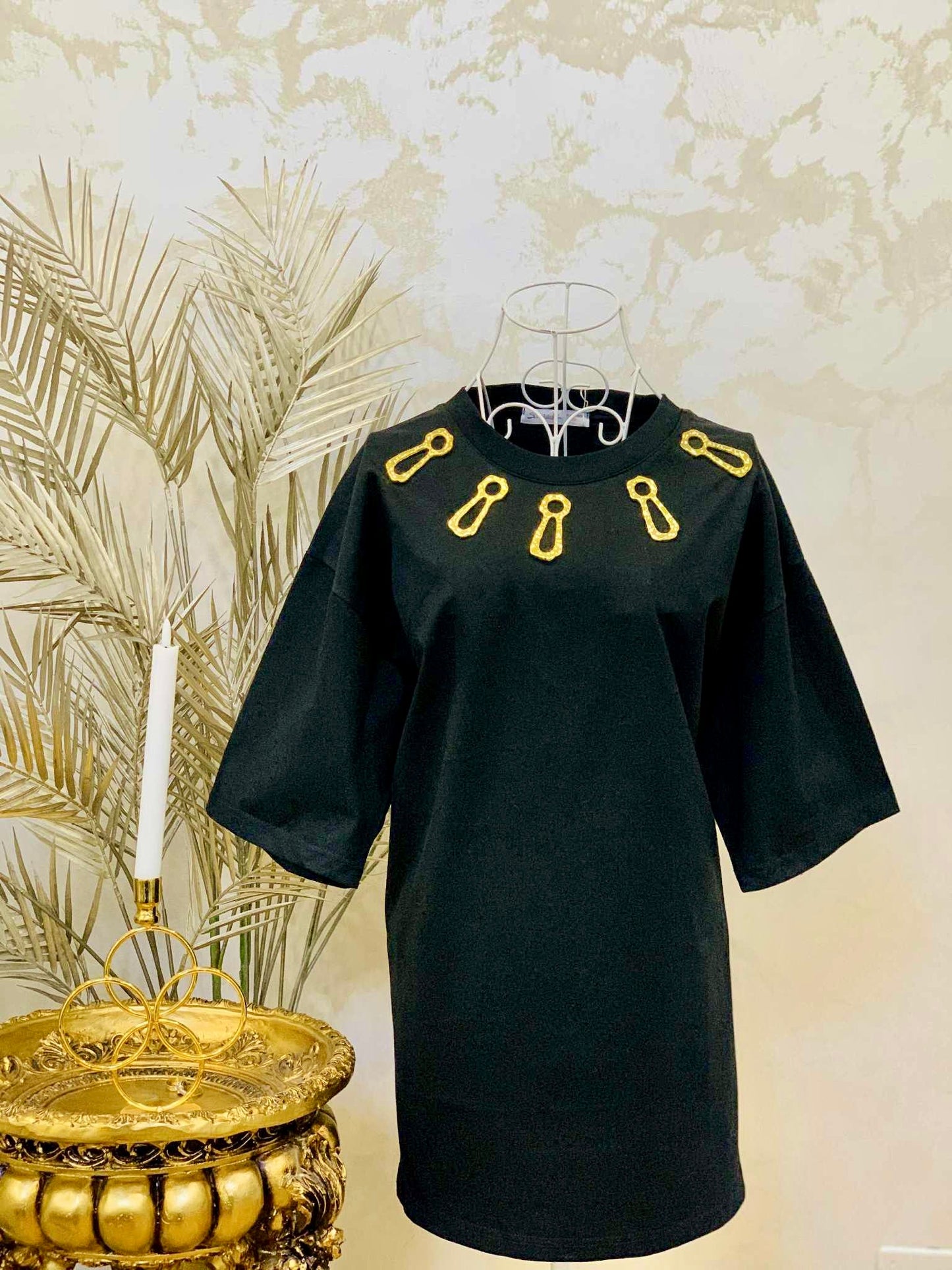 Tricou negru din bumbac cu detalii aurii