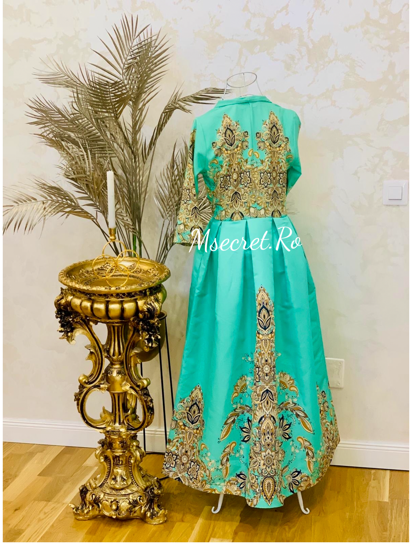 Rochie menta midi cu model brodat