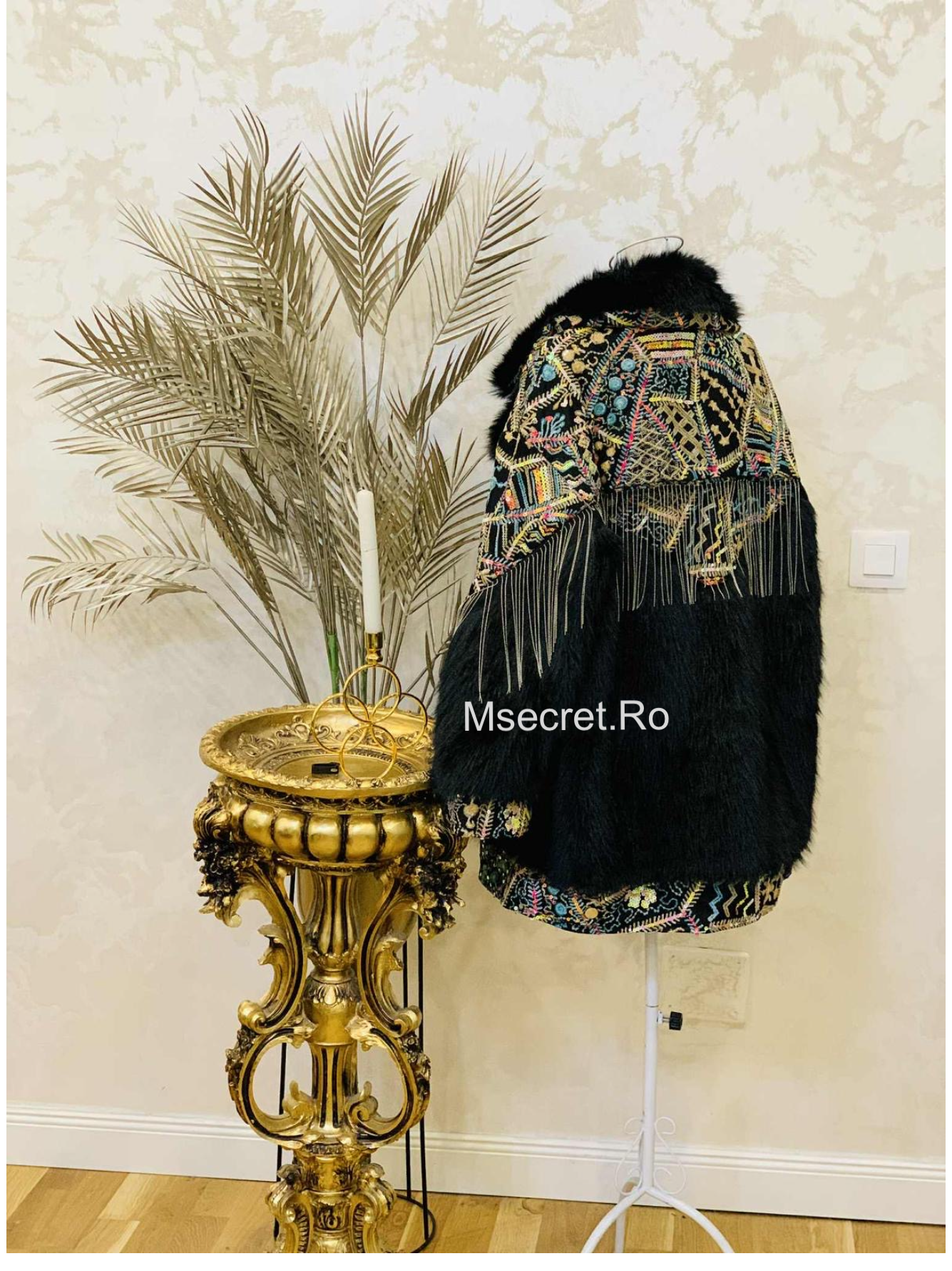 Haina de blana cu motive traditionale