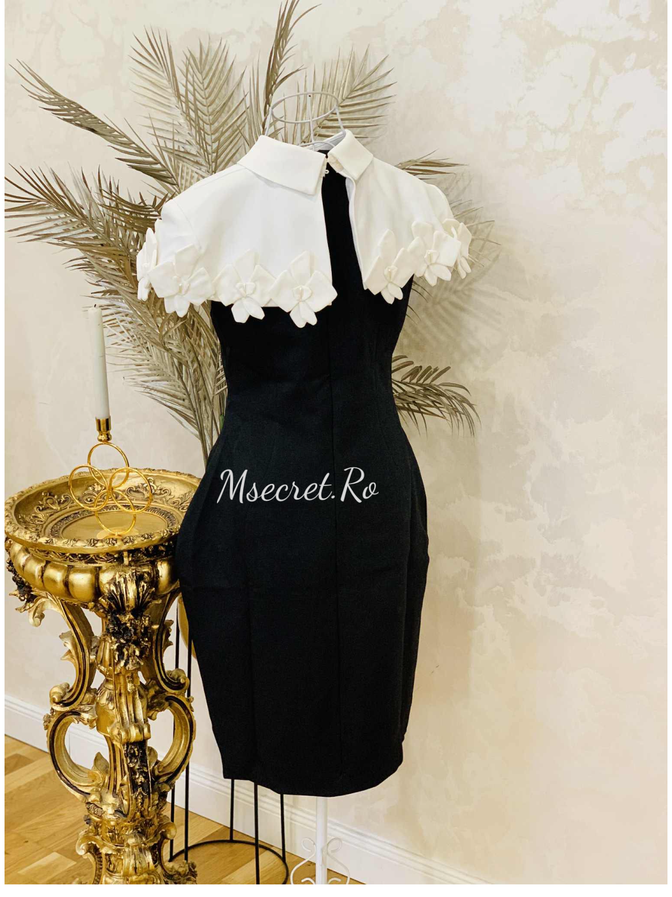 Rochie neagra creion cu guler alb și capelet detașabil cu funde