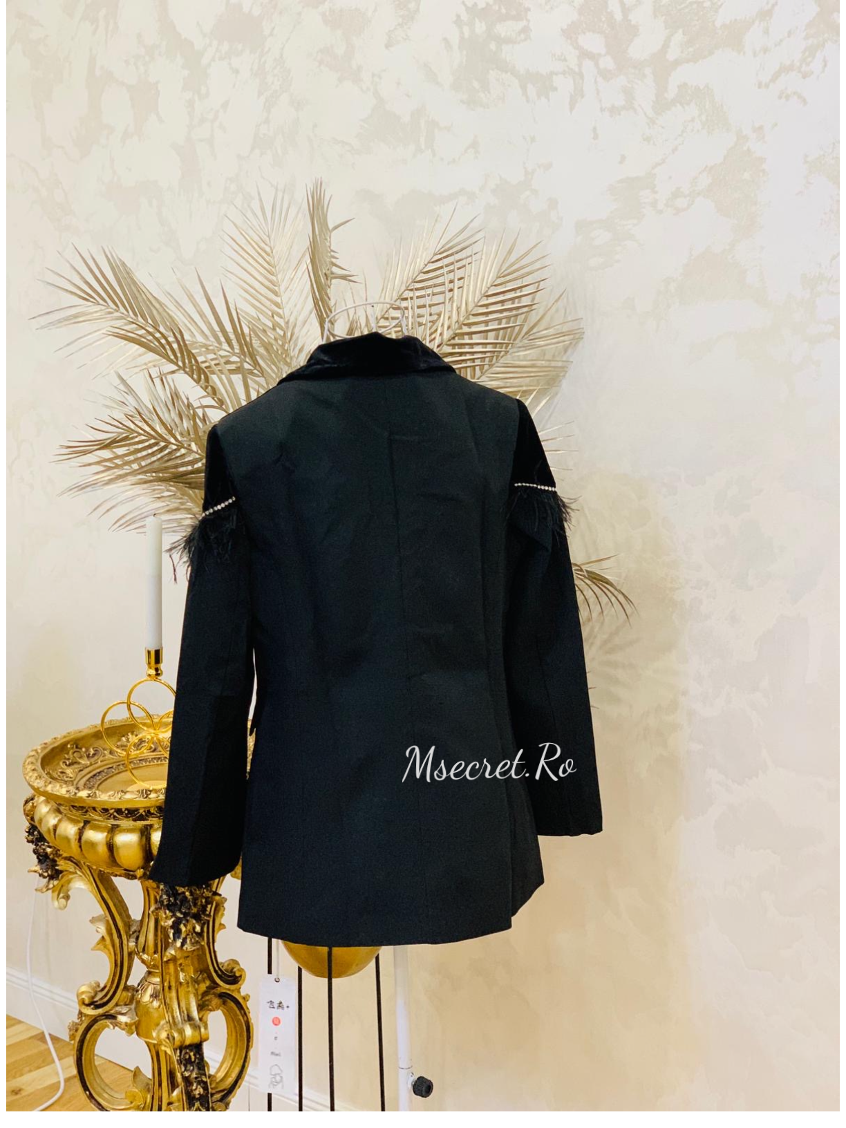 Sacou negru elegant, accesorizat cu pietre,pene si catifea