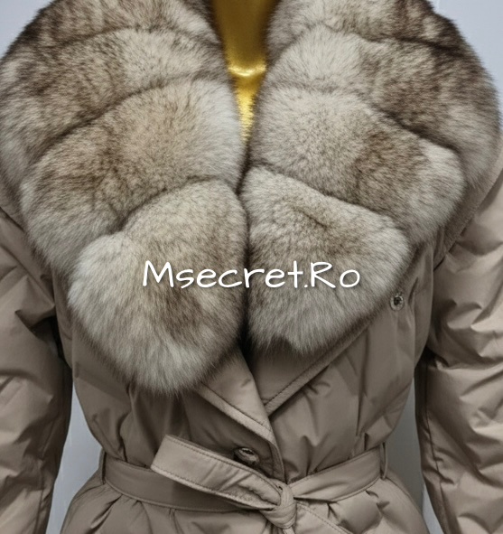Geaca scurta bej imperbeabila cu blana naturala