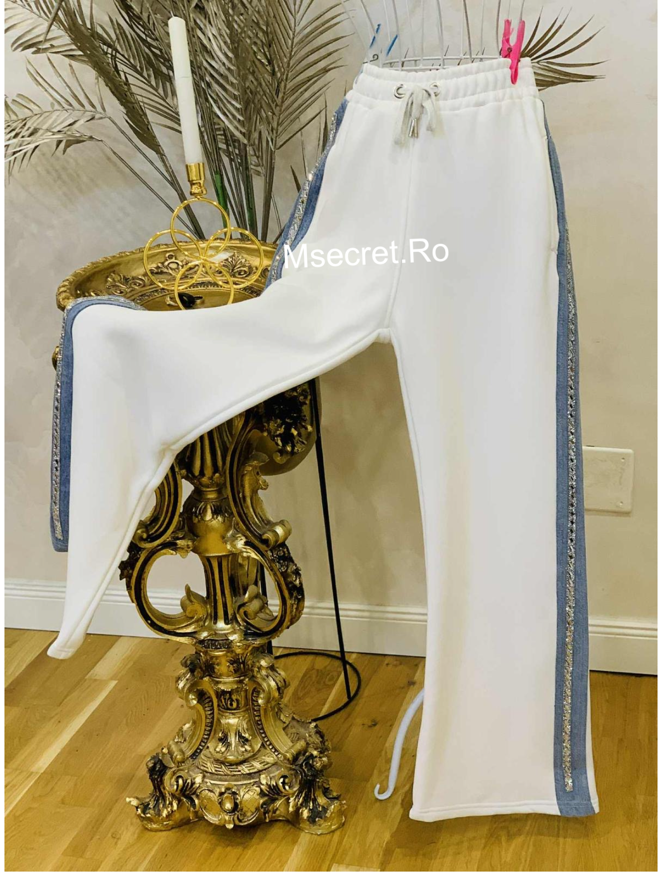 Compleu alb cu hanorac