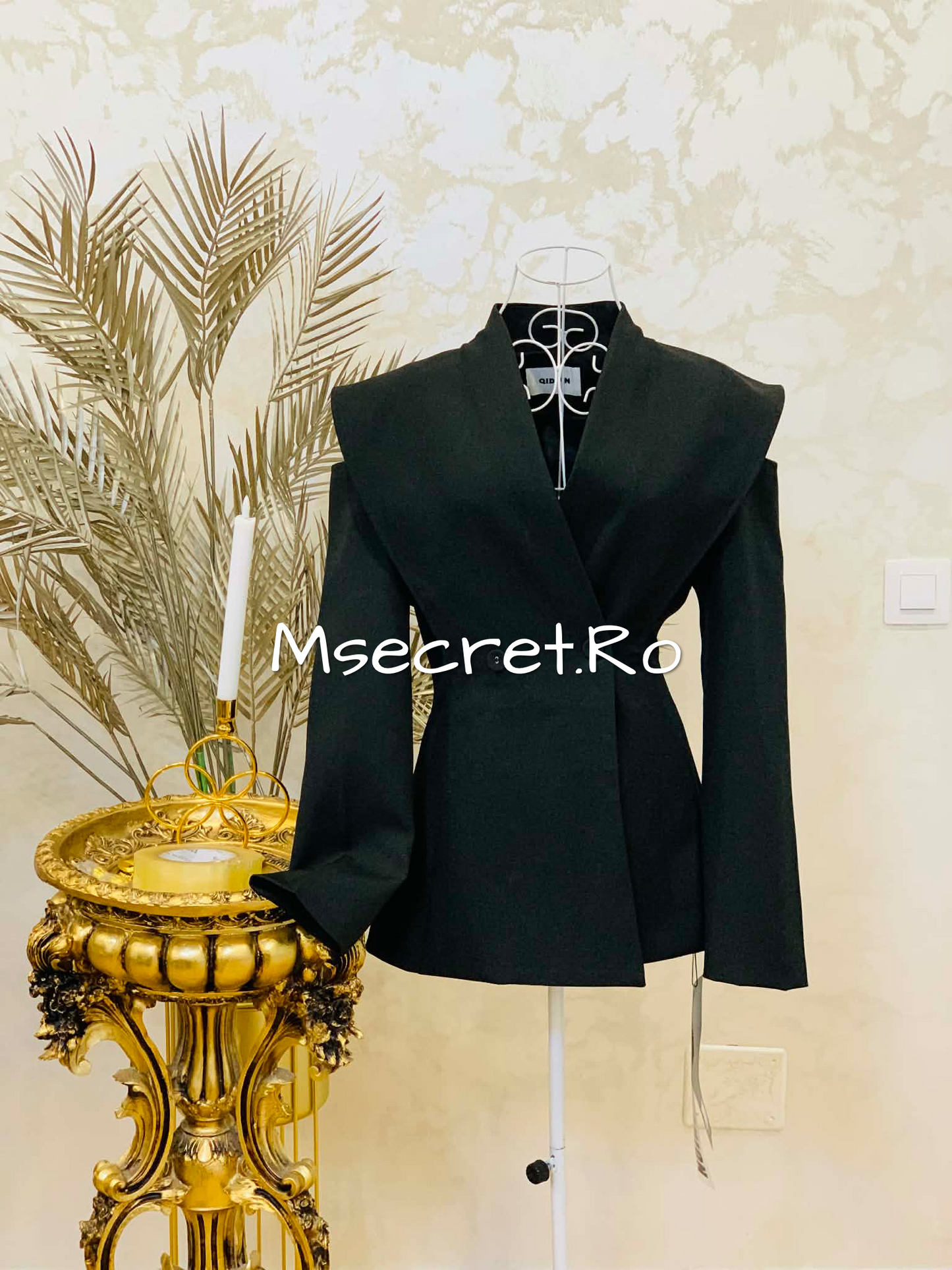 Sacou negru elegant cu umeri structurati