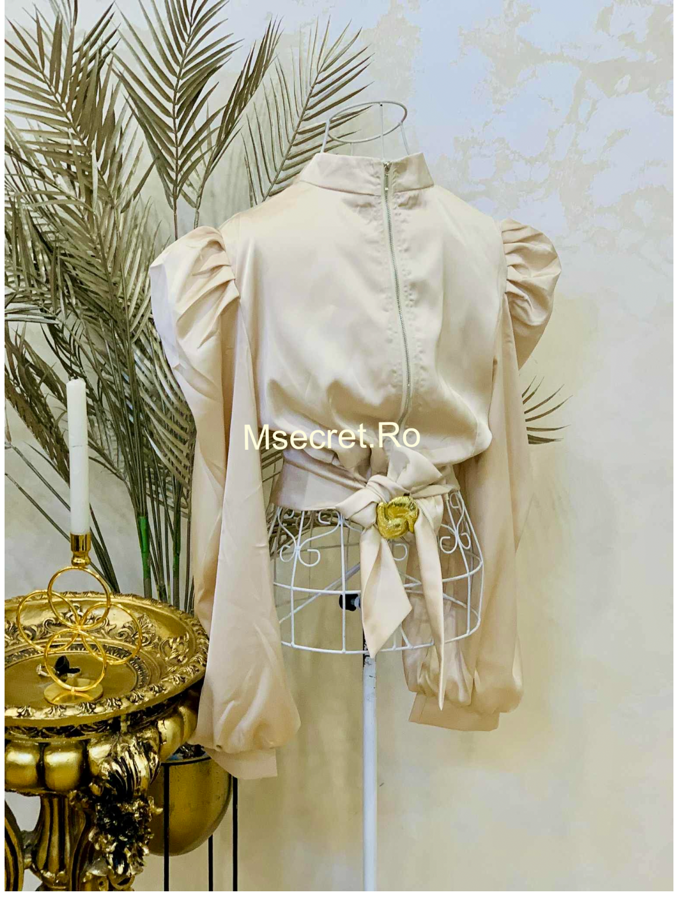 Camasa bej din satin cu detaliu auriu