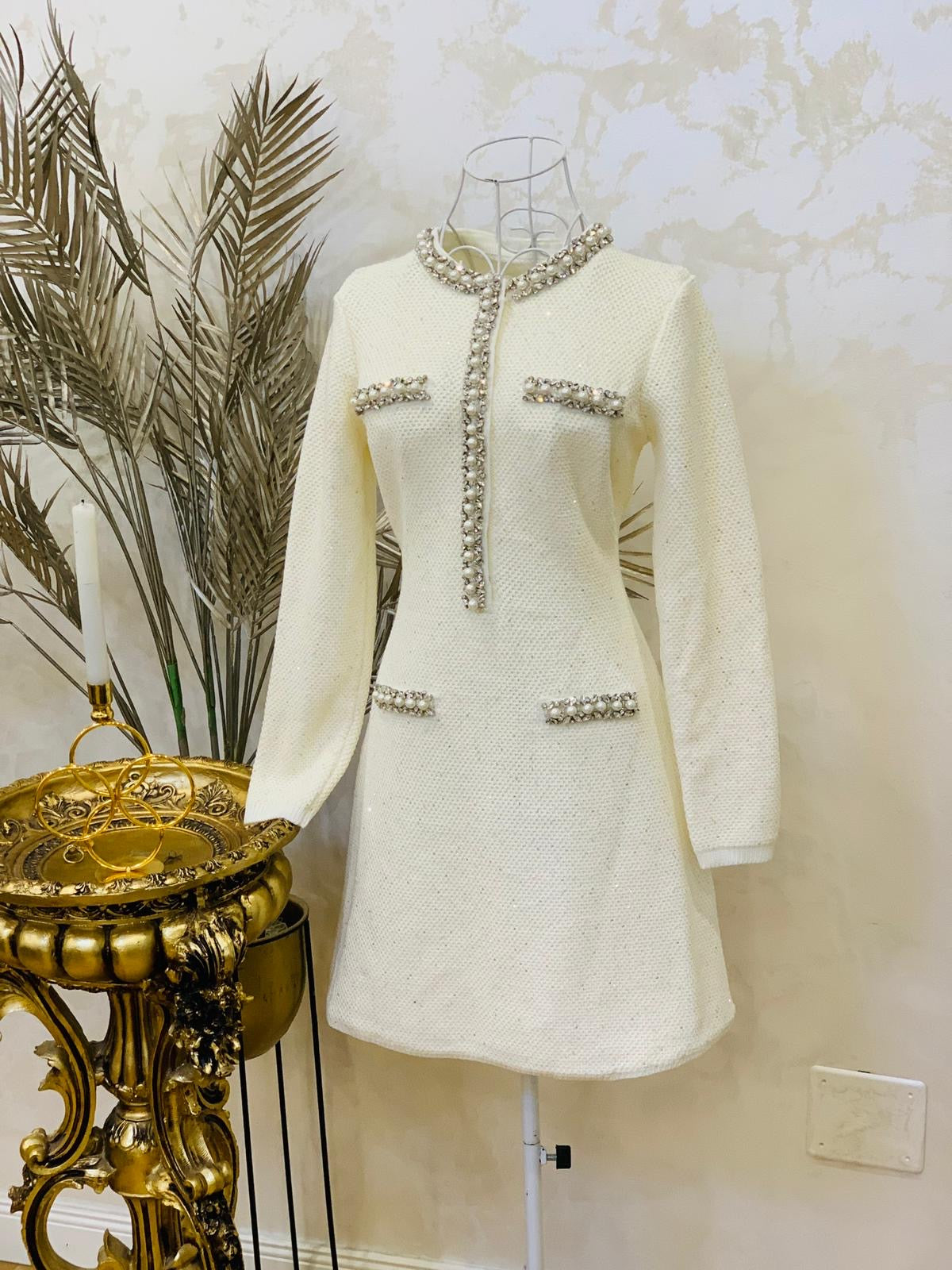 Rochie alba din tweed cu perle si cristale