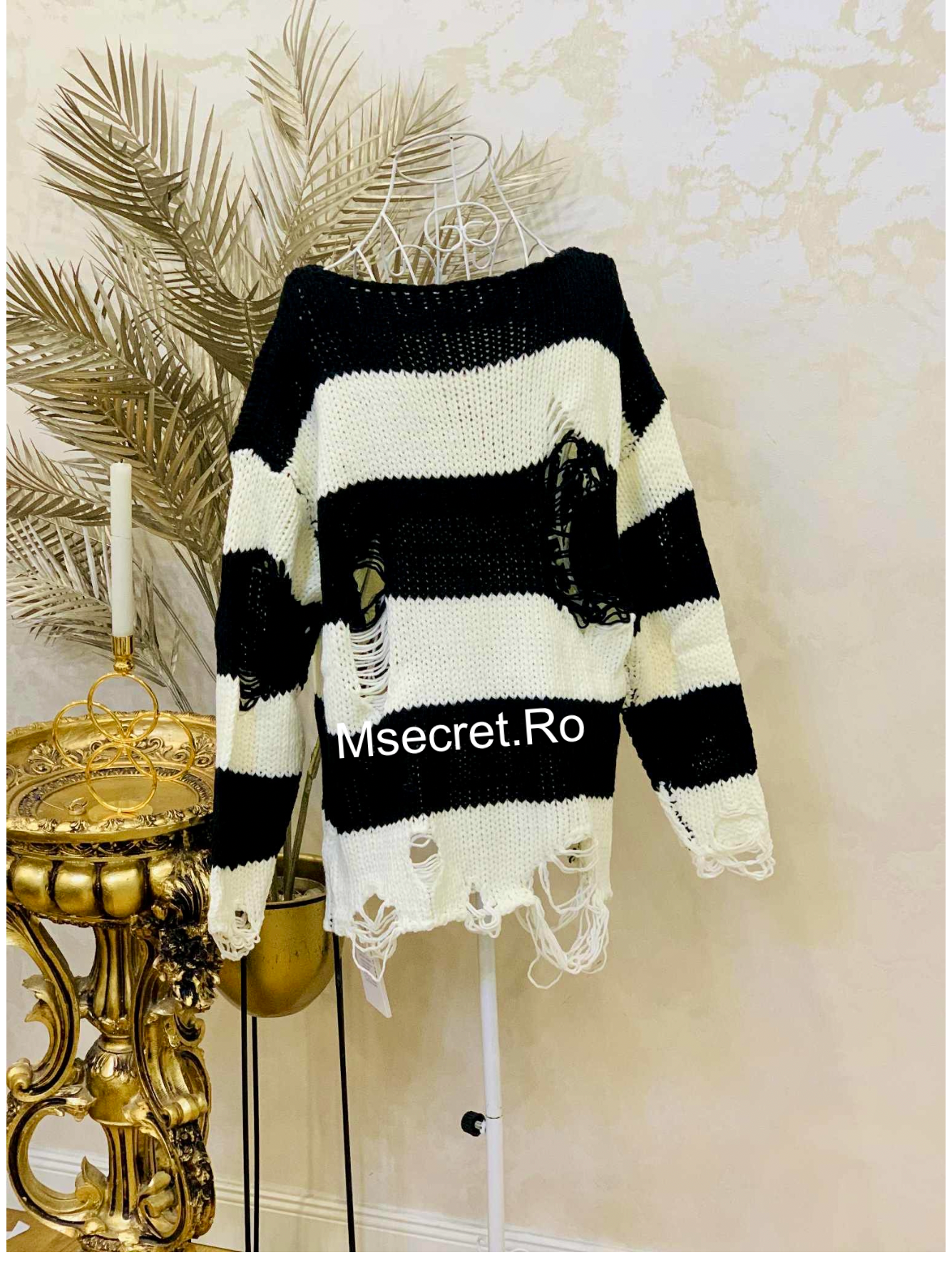 Pulover din lana Oversized cu Design Asimetric și Detalii Statement