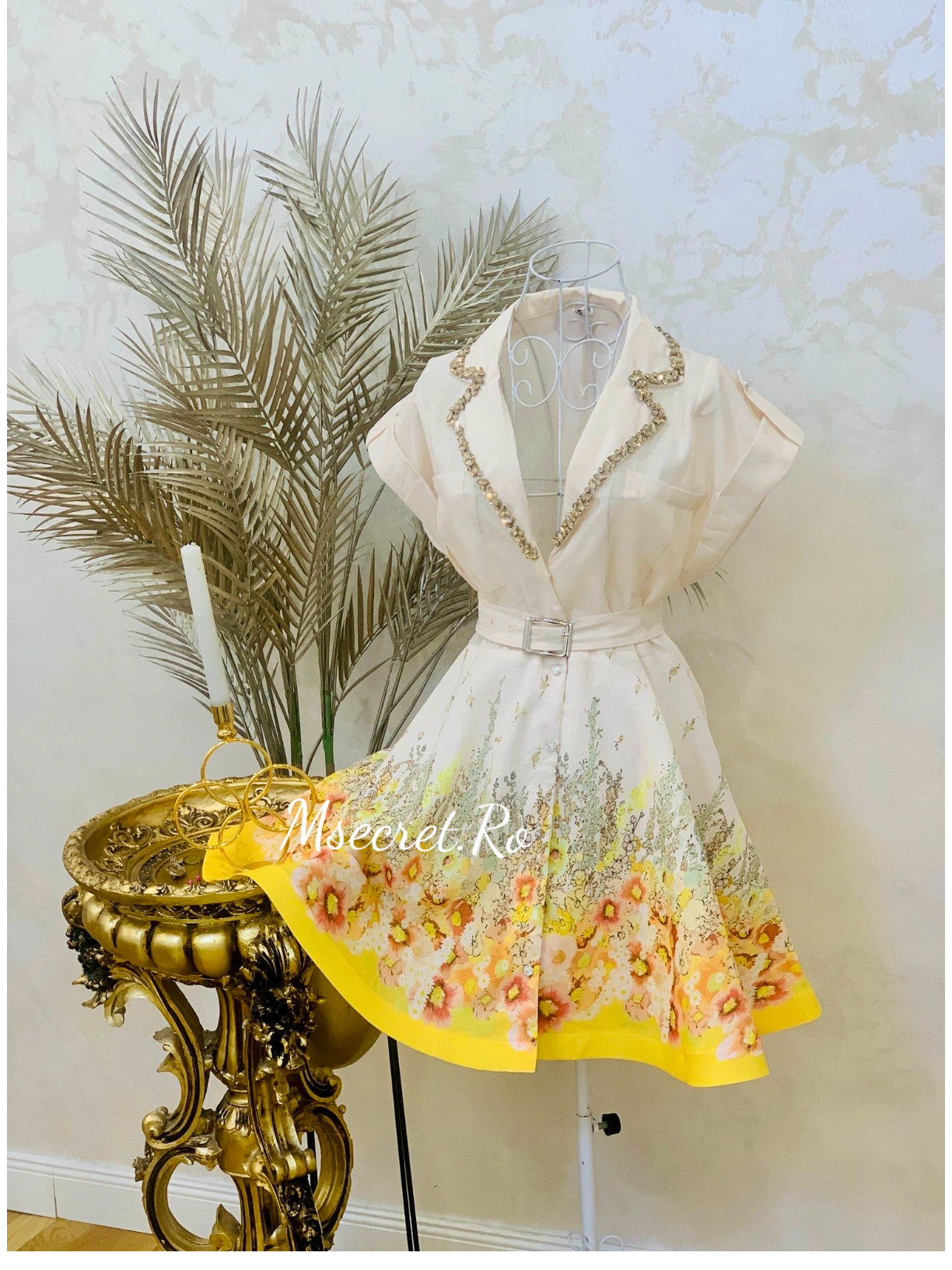 Rochie din in cu imprimeu floral și detalii din pietre