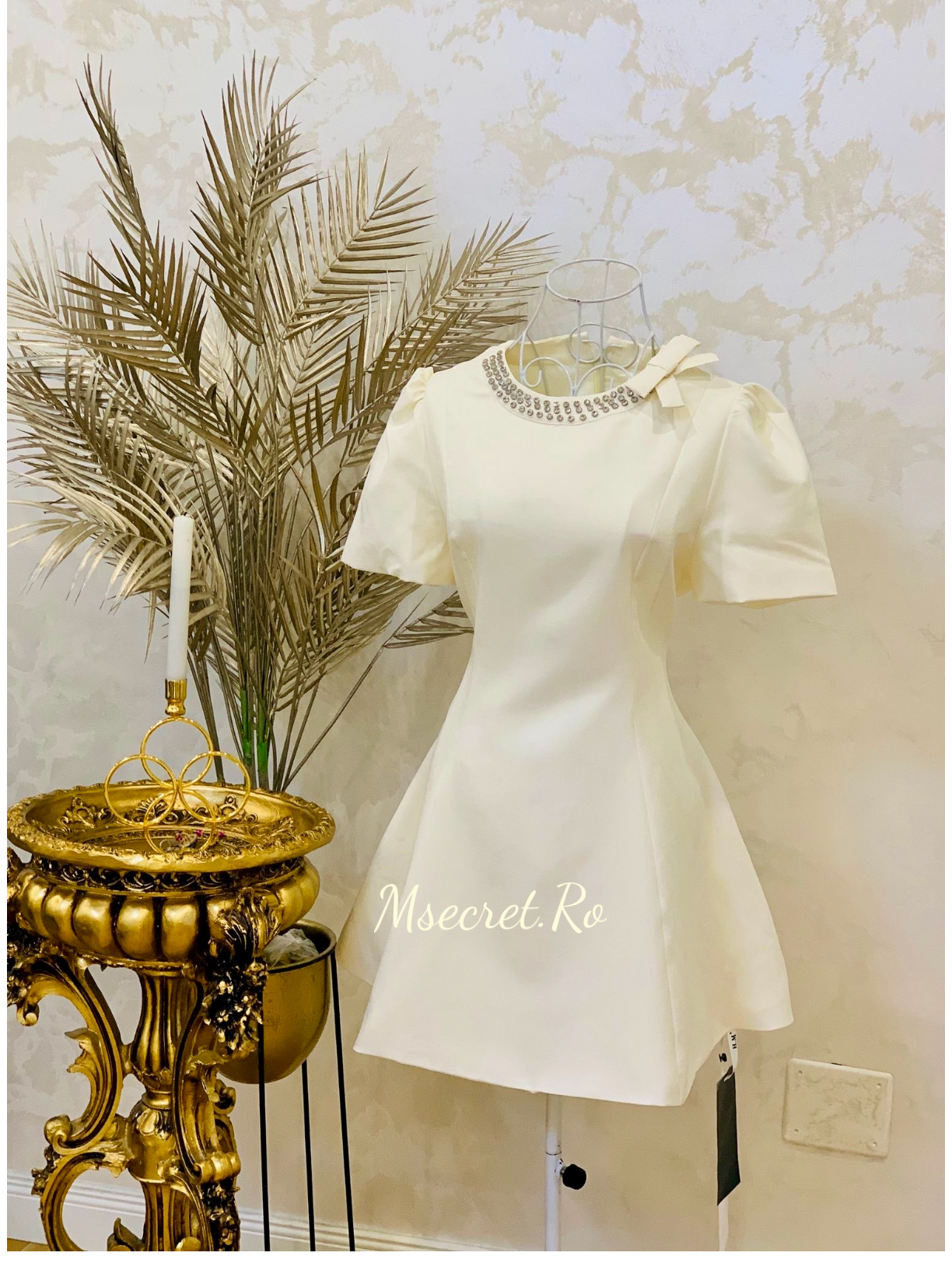 Rochie scurta bej cu pietre