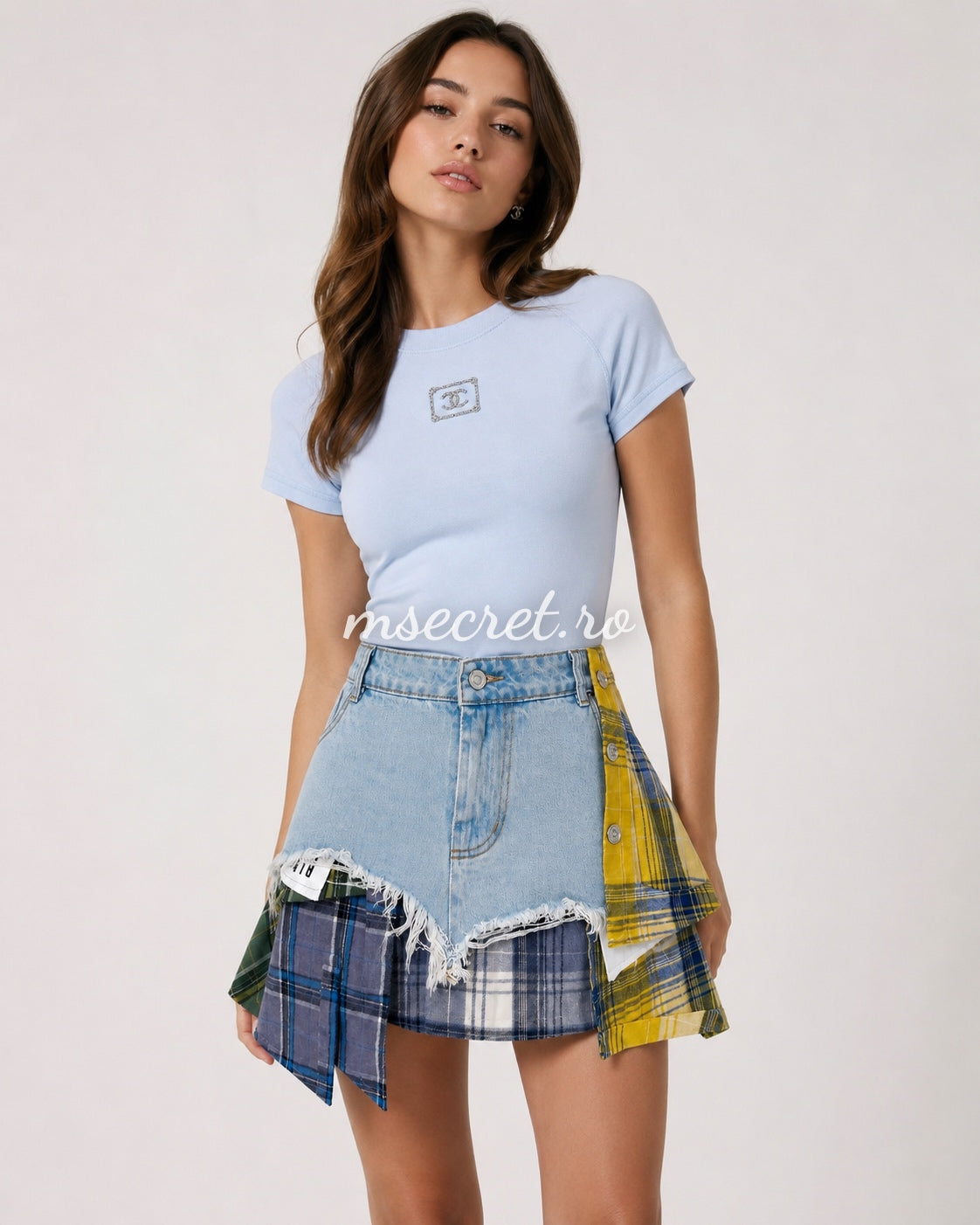 Figure-hugging blue t-shirt with a sparkly appliqué