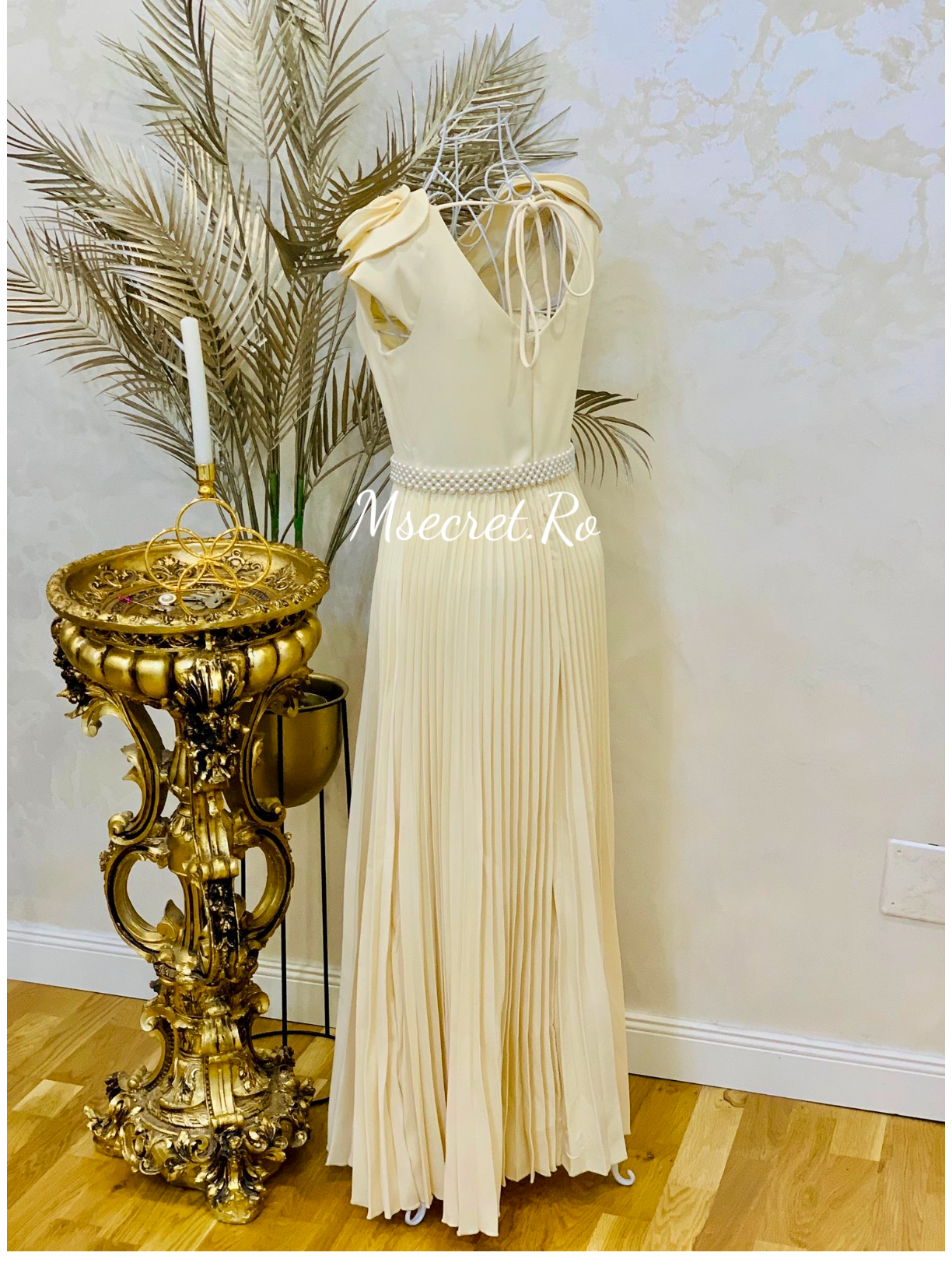 Rochie midi bej cu trandafiri