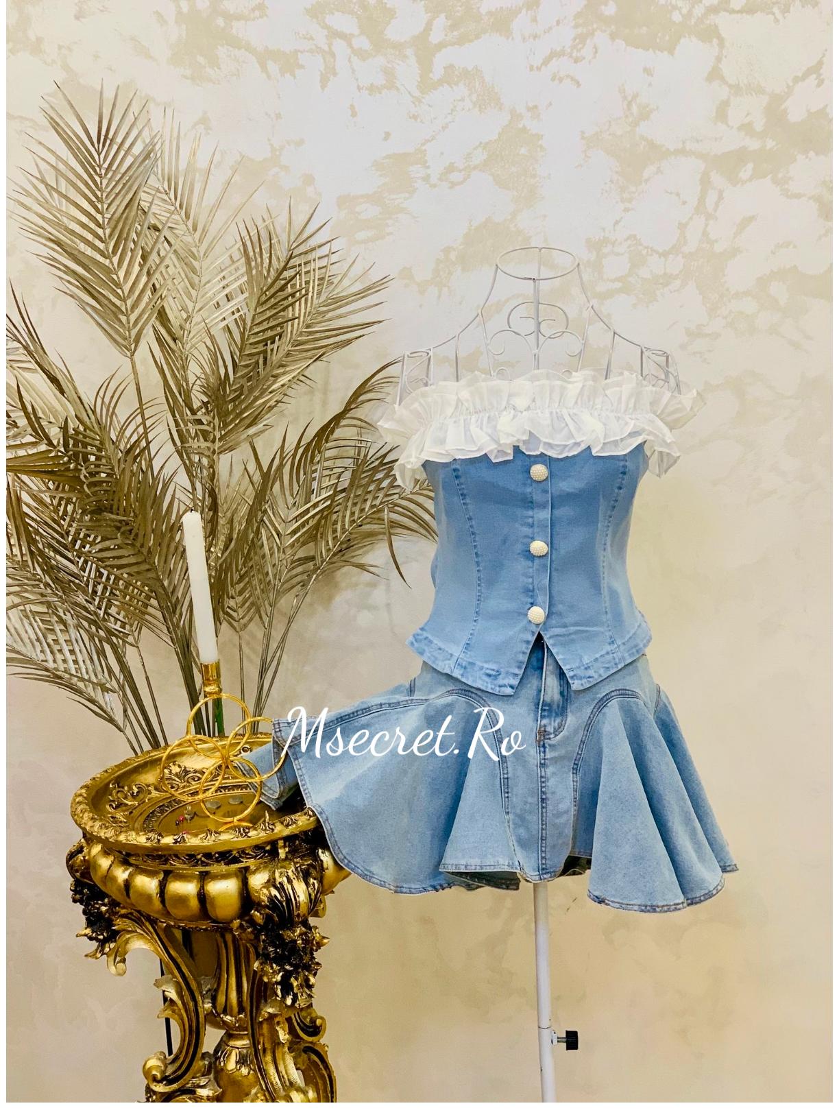 Top din denim cu rujulet