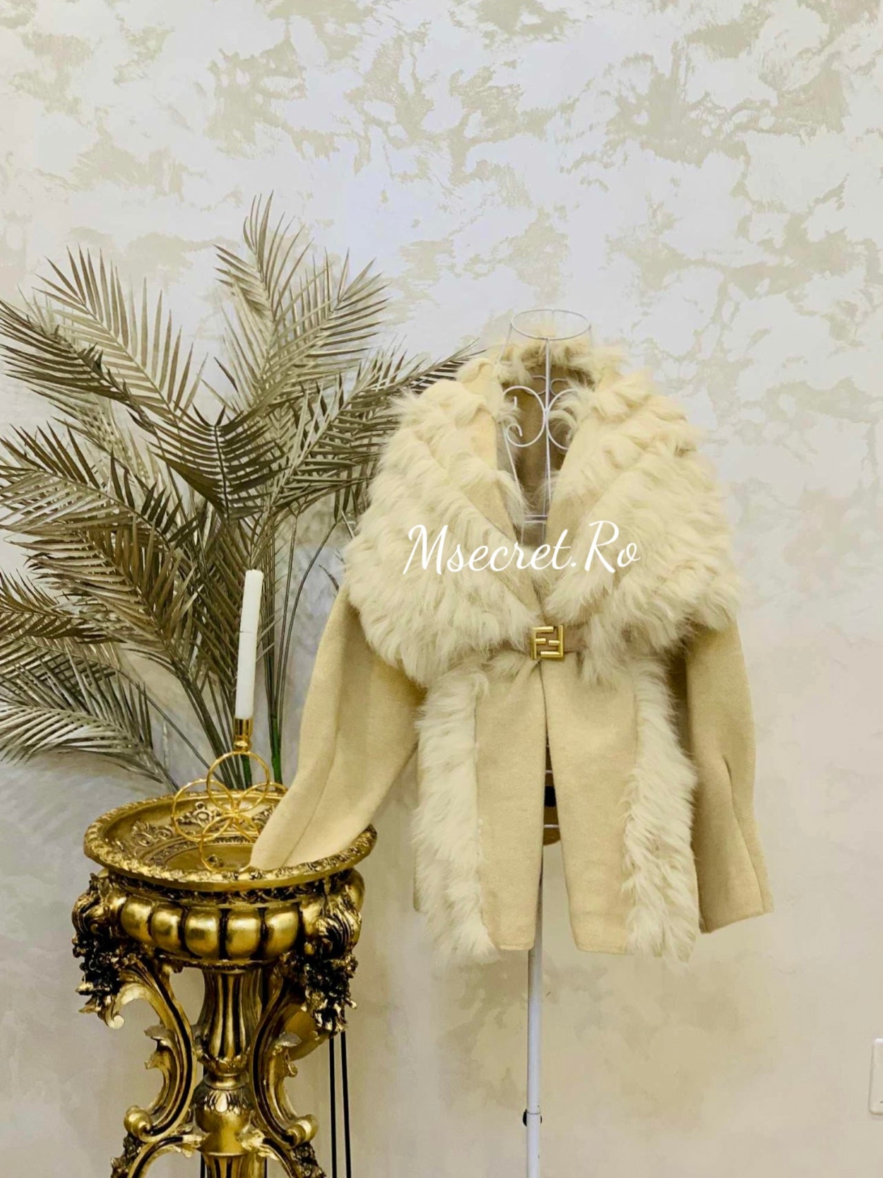 Cardigan bej cu blana naturala