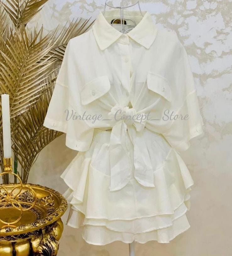 Compleu alb din in format din camsa si fusta pantalon