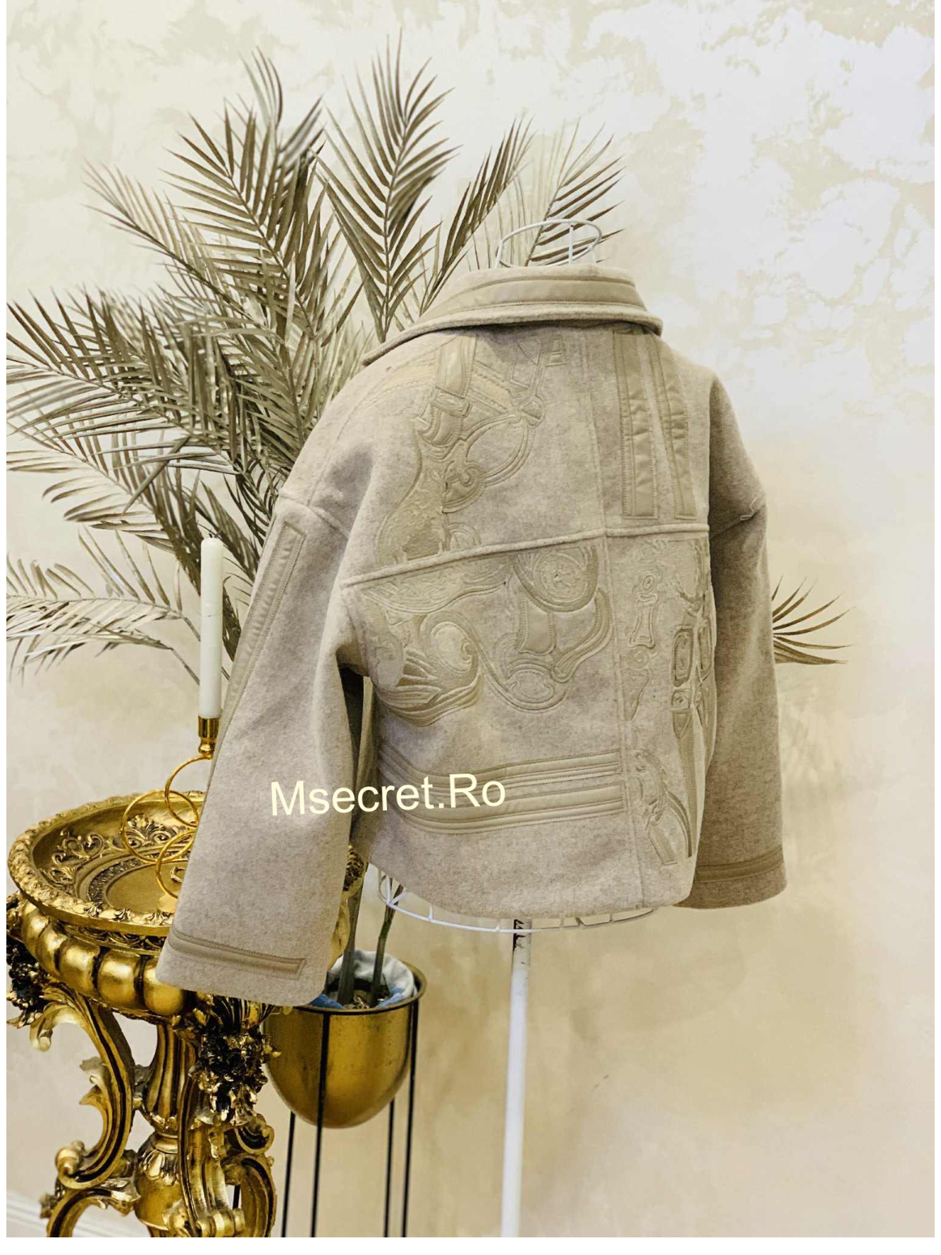 Haina din casmir cu aplicatii din piele