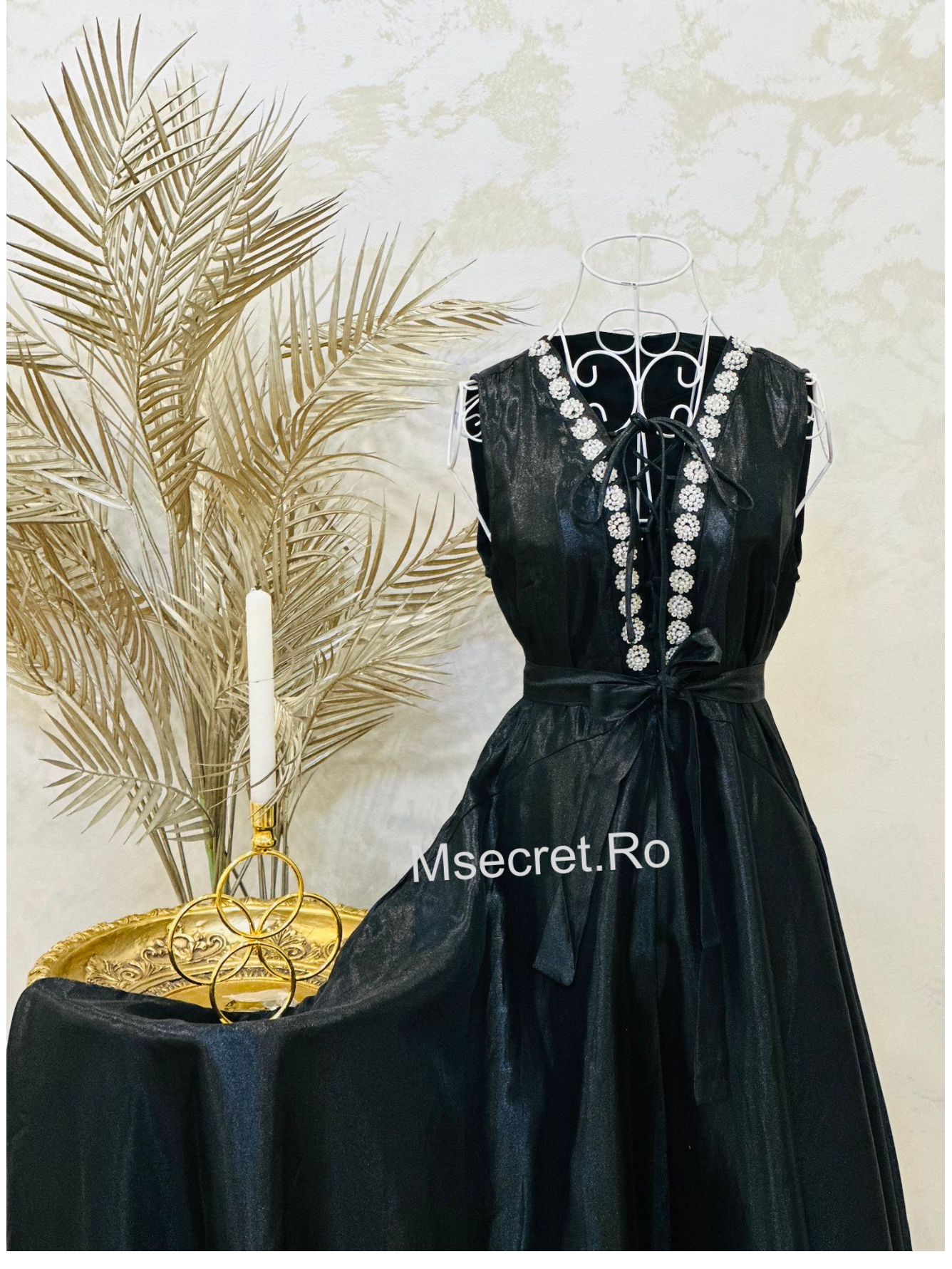 Rochie neagra cu pietre