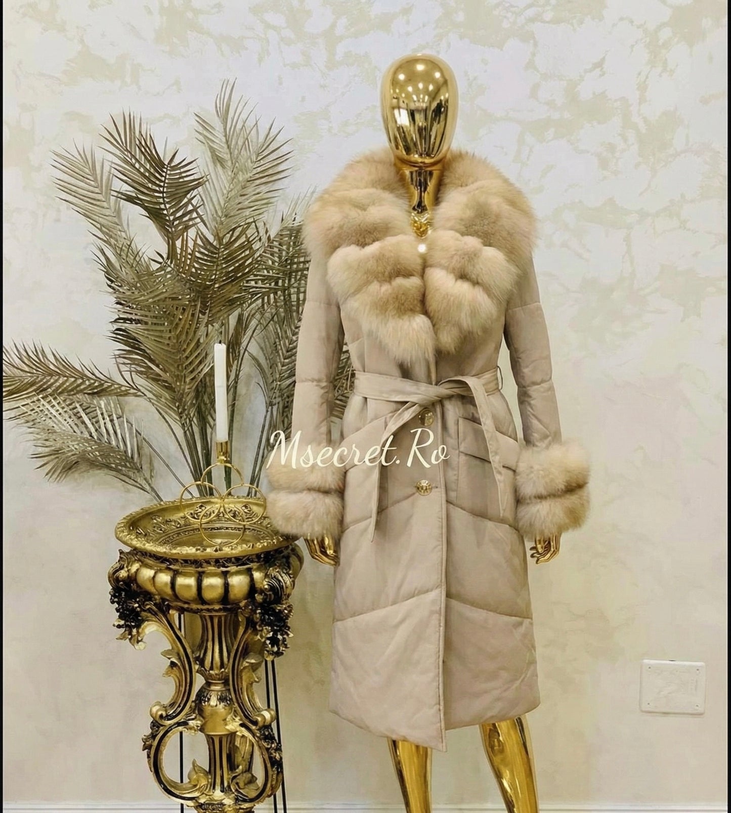 Geaca bej imperbeabila cu blana naturala