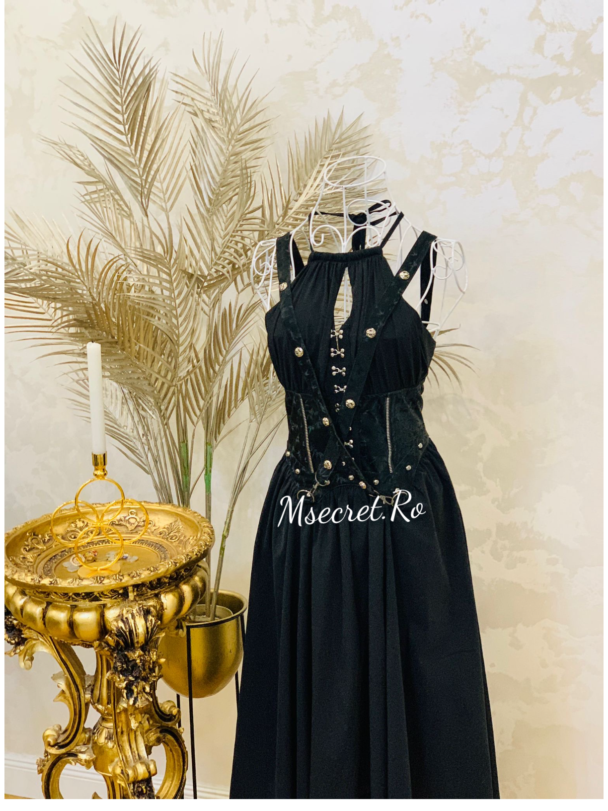 Rochie neagra cu dantela si catarame