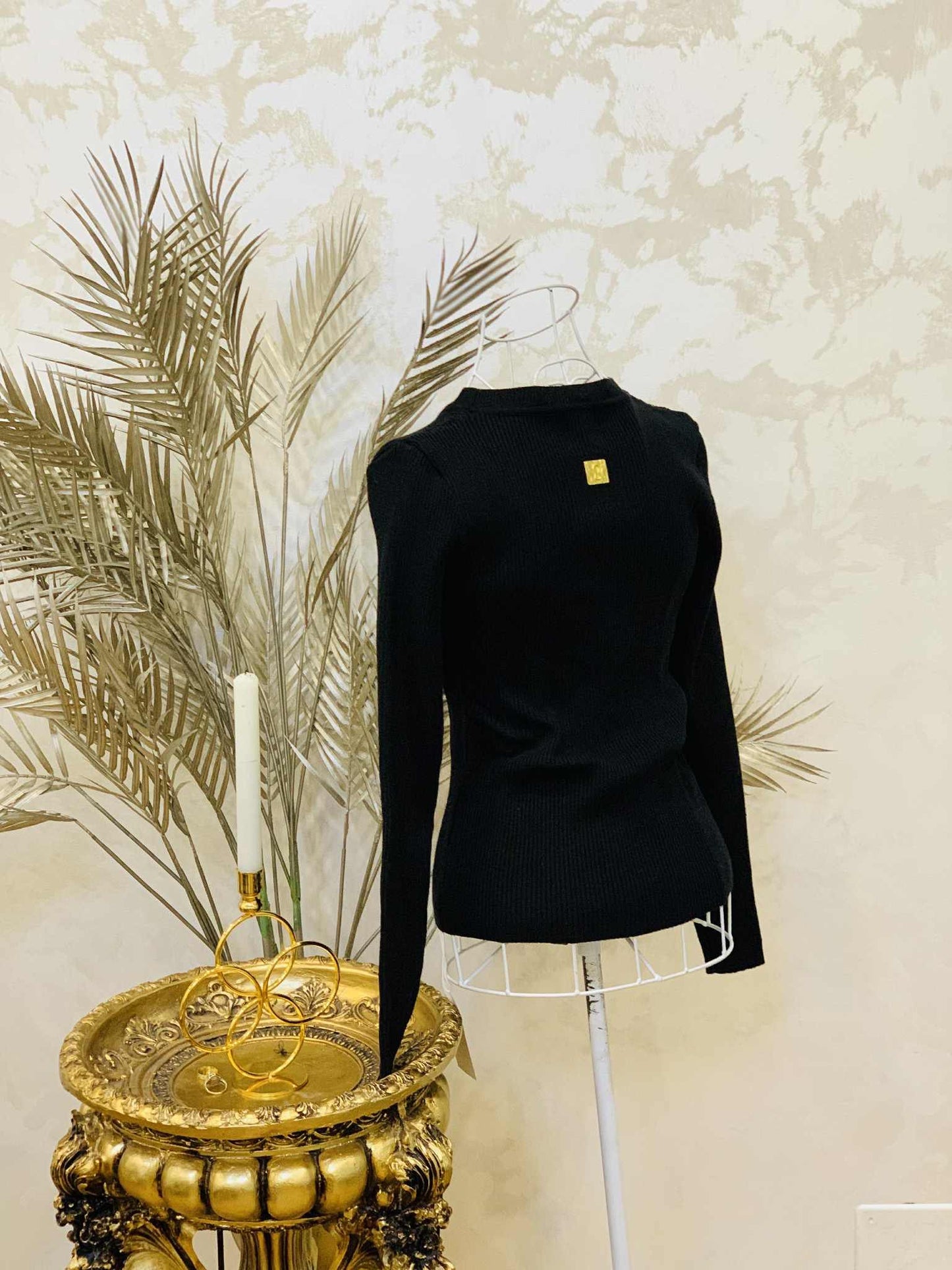 Bluza elastica cu detaliu auriu