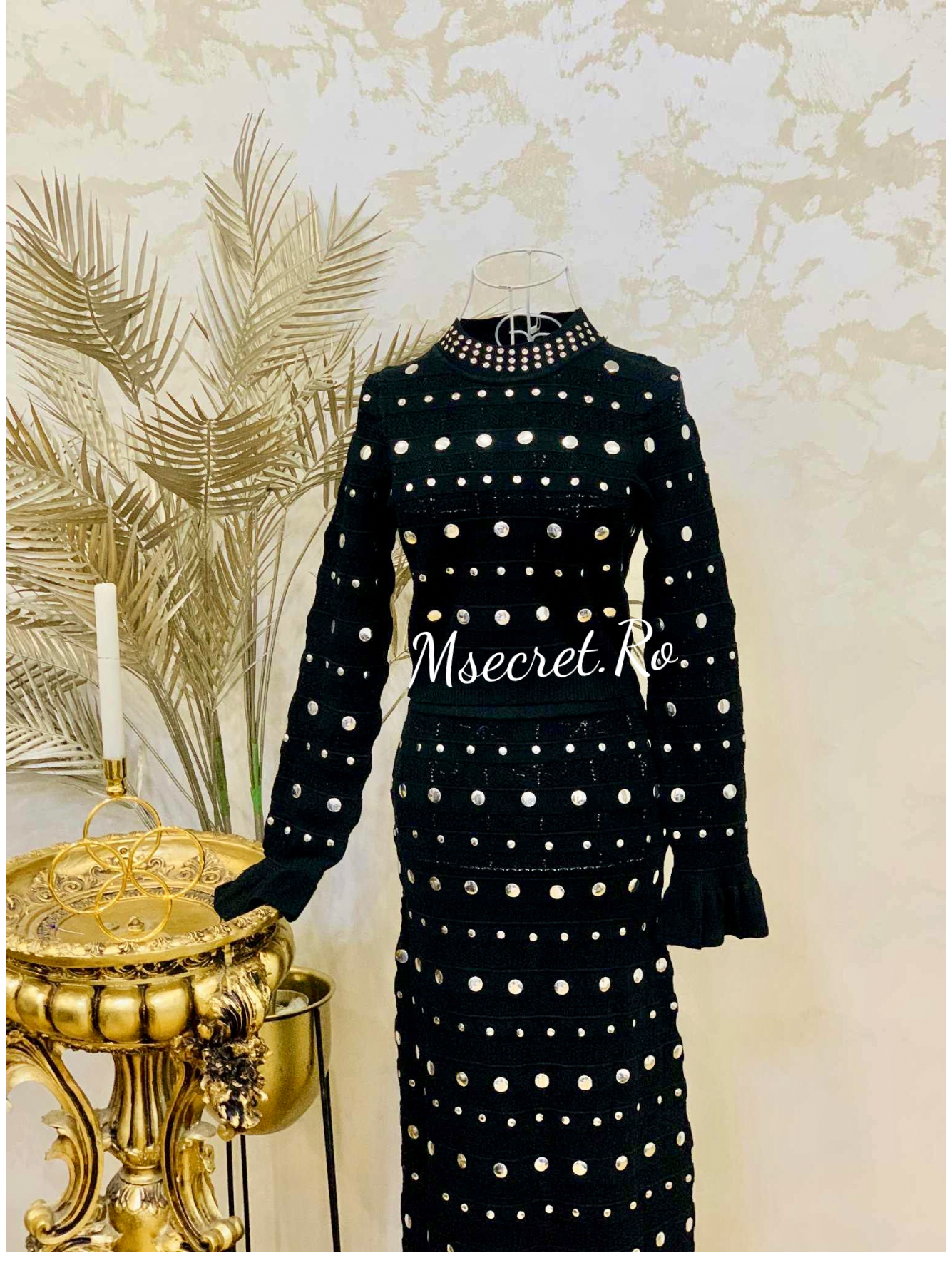 Compleu negru elegant cu aplicații metalice