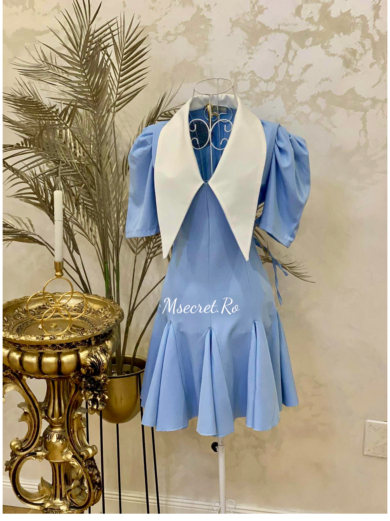 Rochie albastră cu guler maxi alb