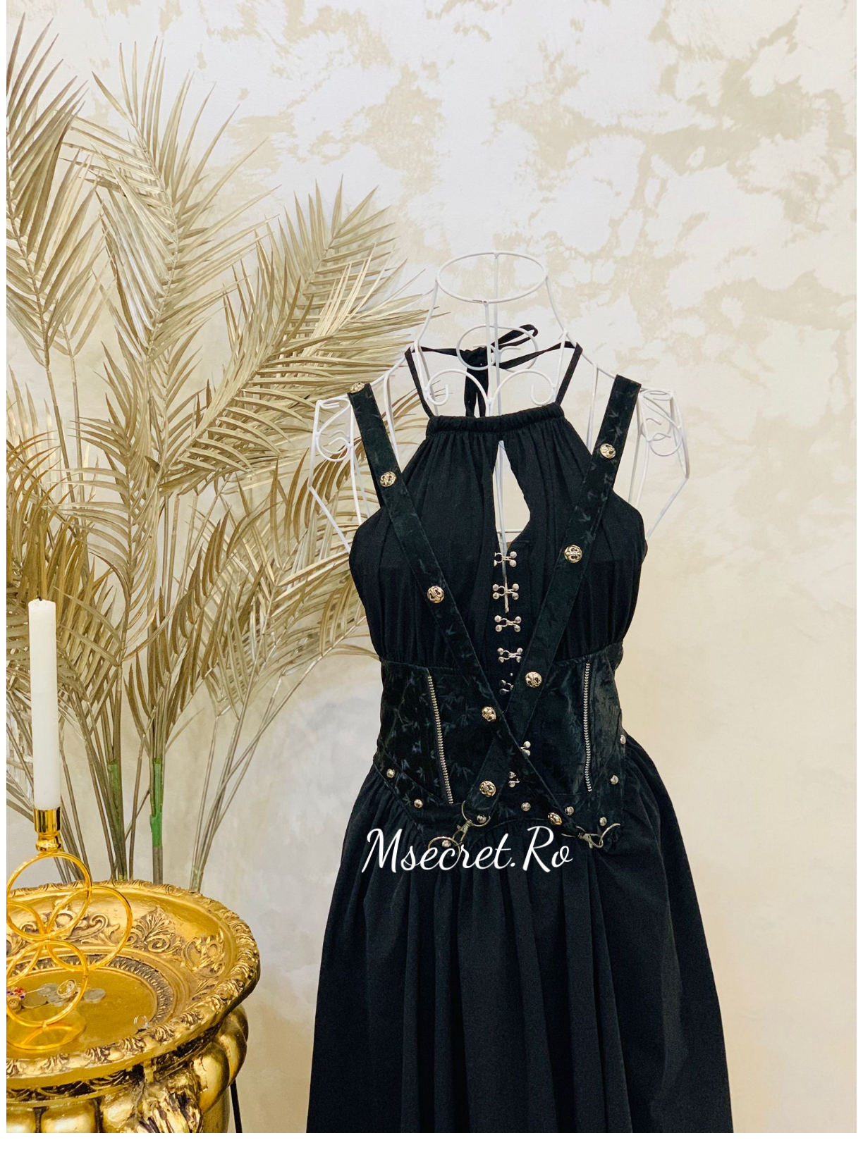 Rochie neagra cu dantela si catarame
