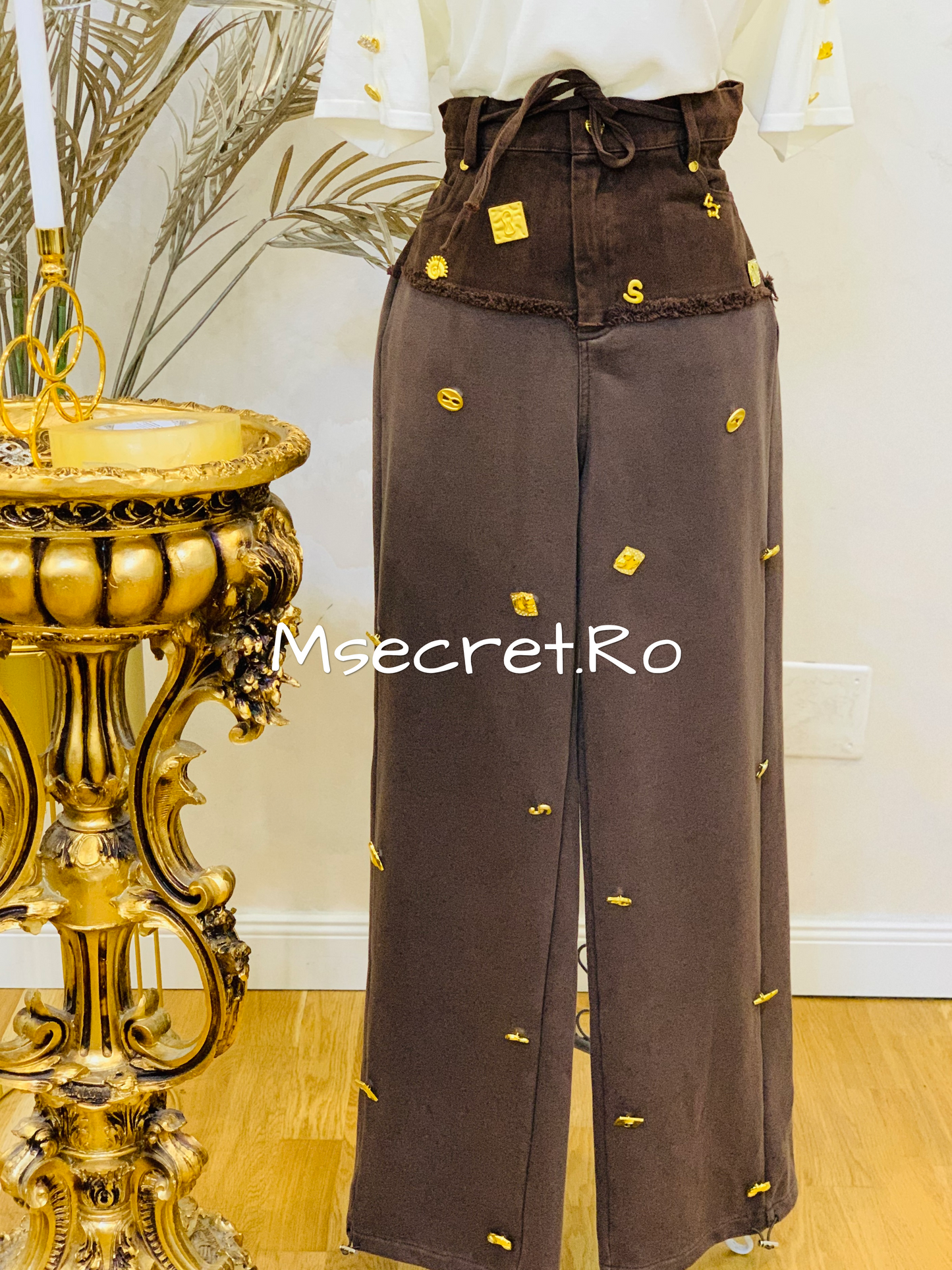 Pants with gold patterns and elastic waist