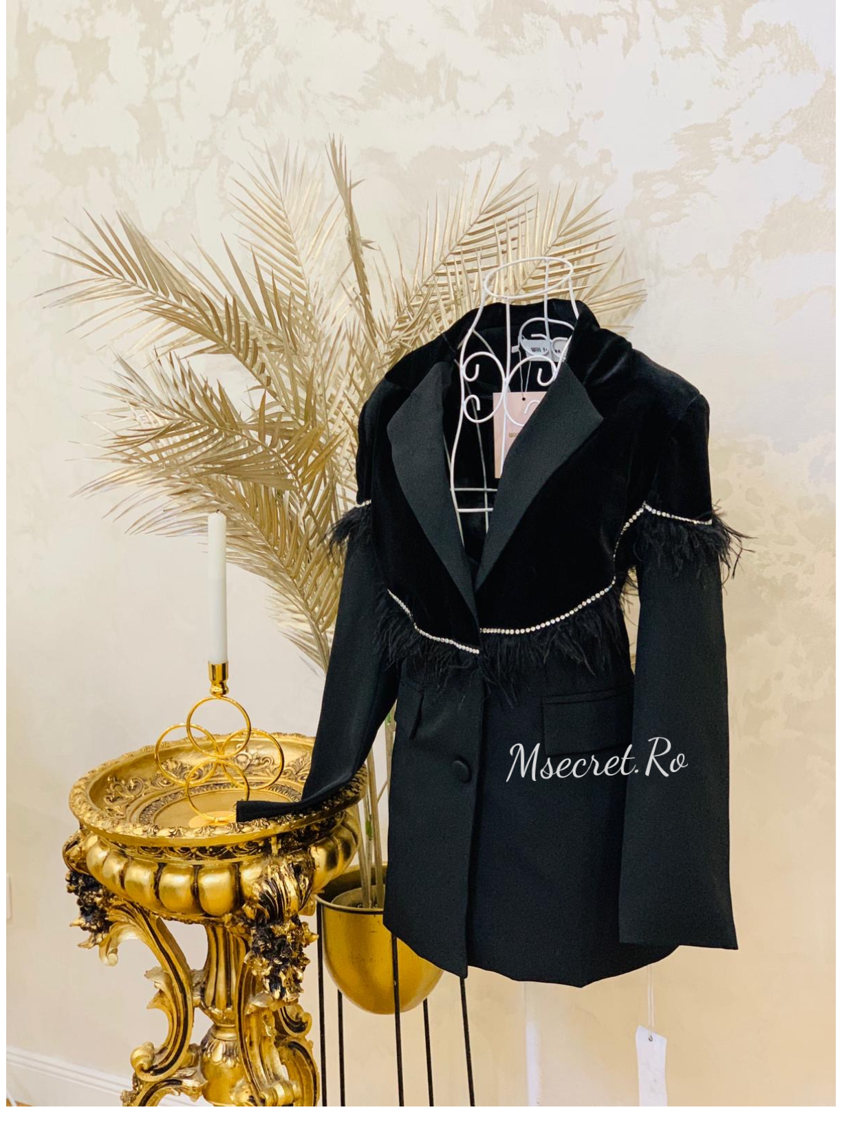 Sacou negru elegant, accesorizat cu pietre,pene si catifea