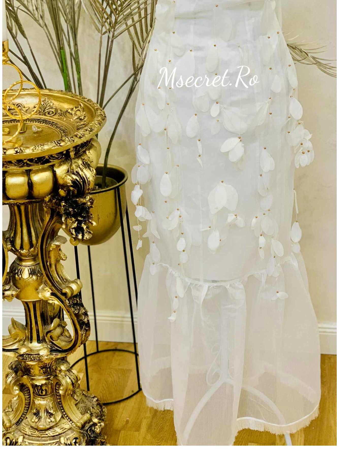 Rochie alba sirenă din in și mătase cu aplicații florale 3D