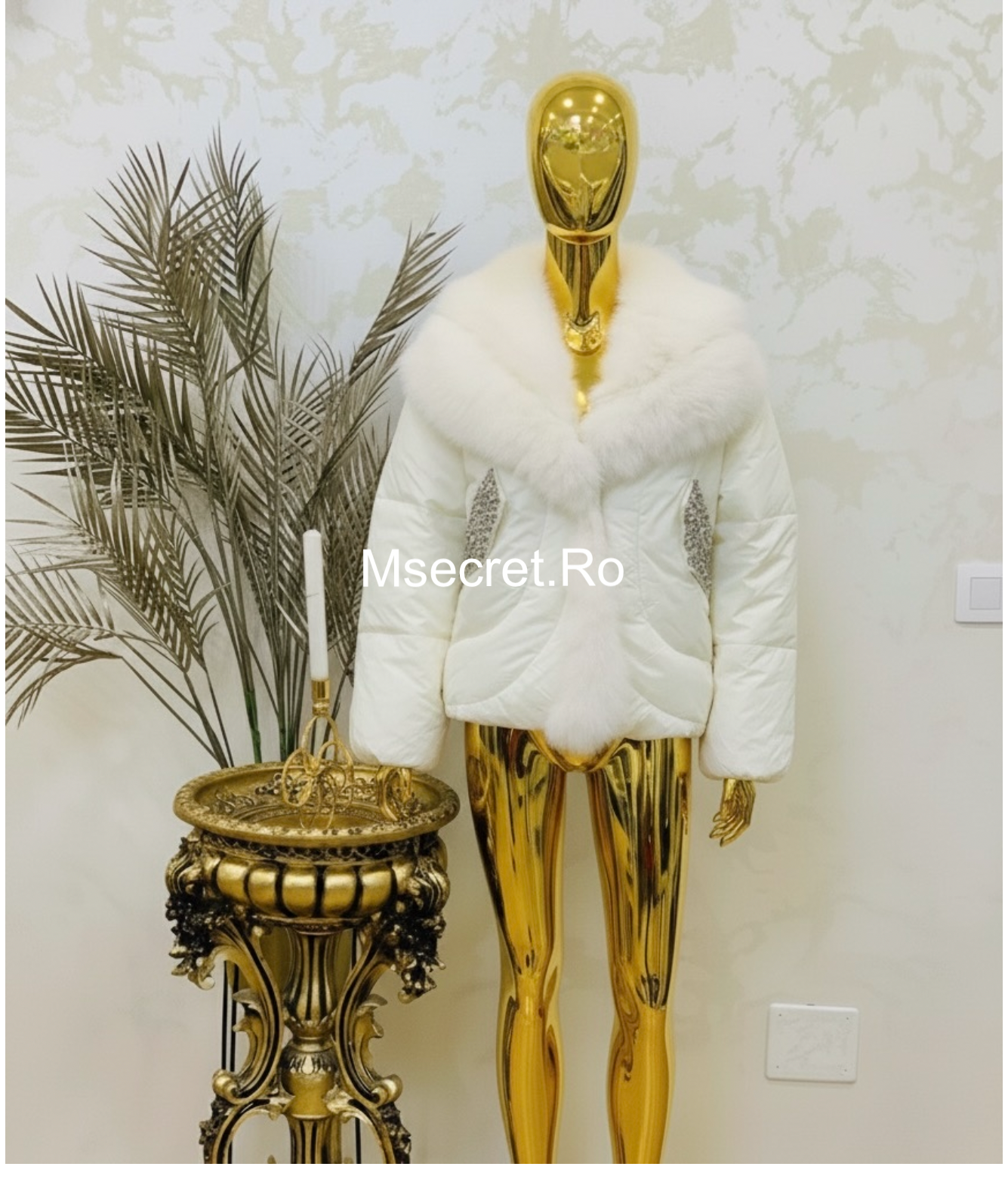 Geaca crem cu blana si pietre