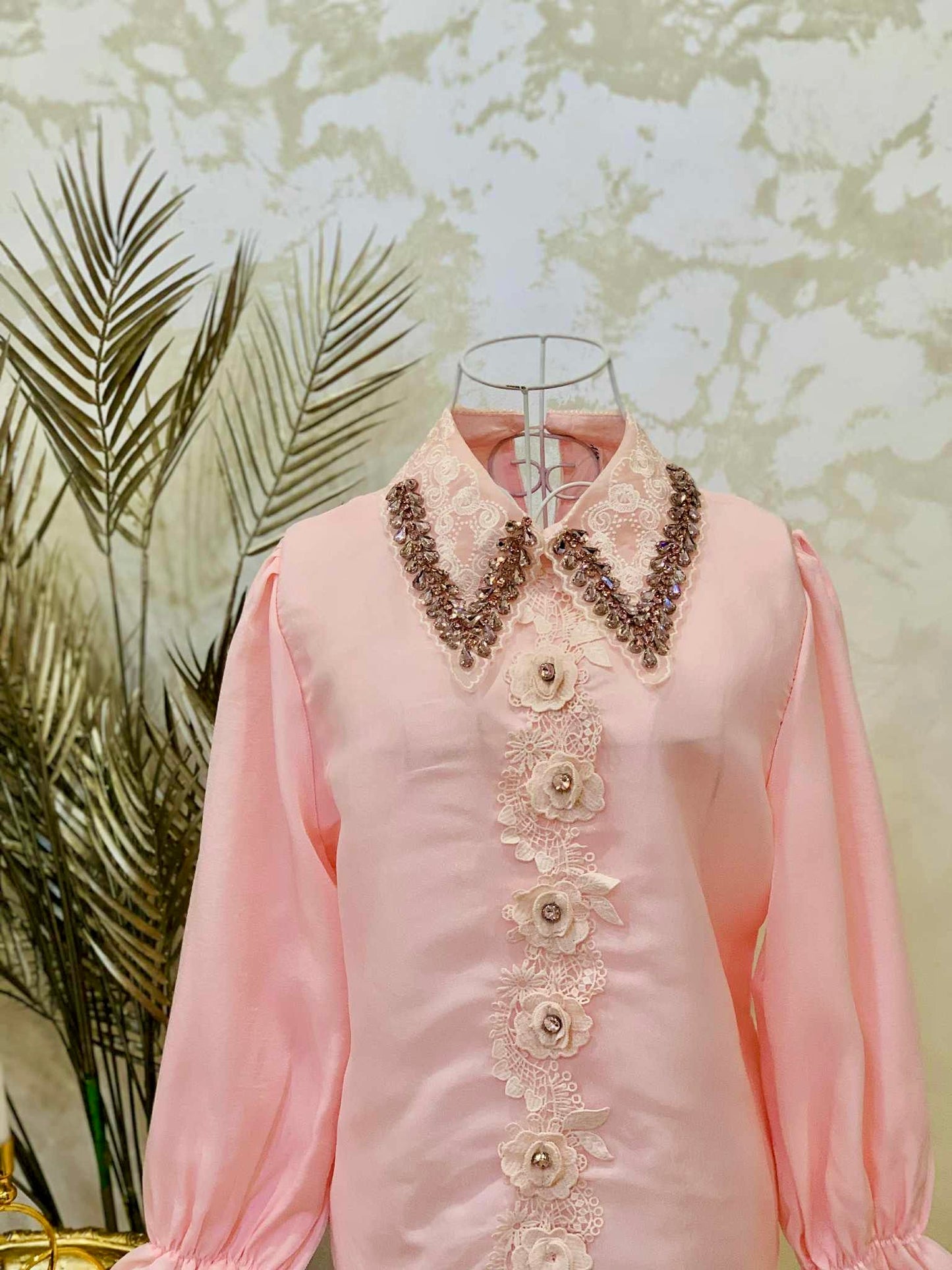 Camasa roz cu pietre aplicate