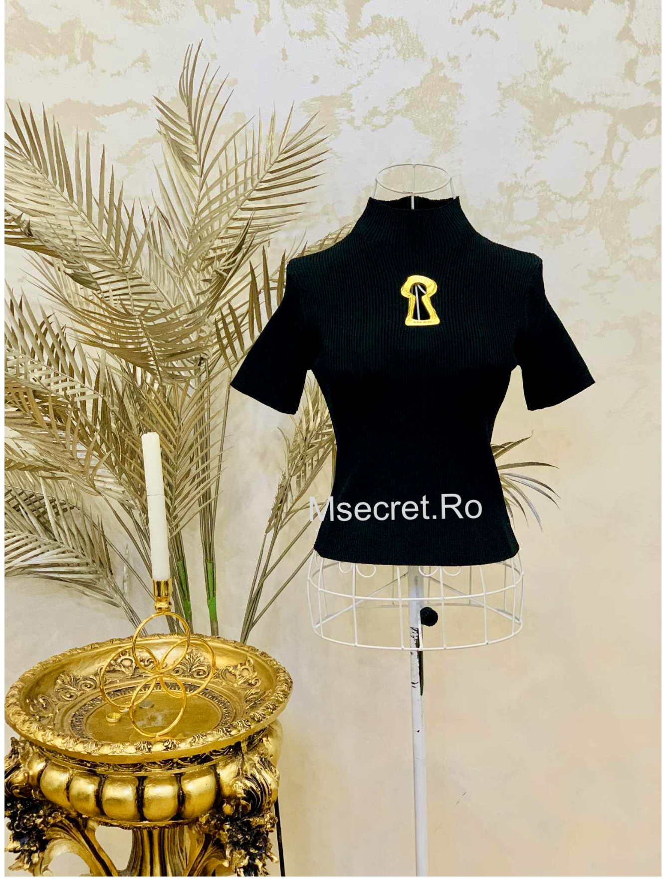 Bluza elastica cu detaliu auriu