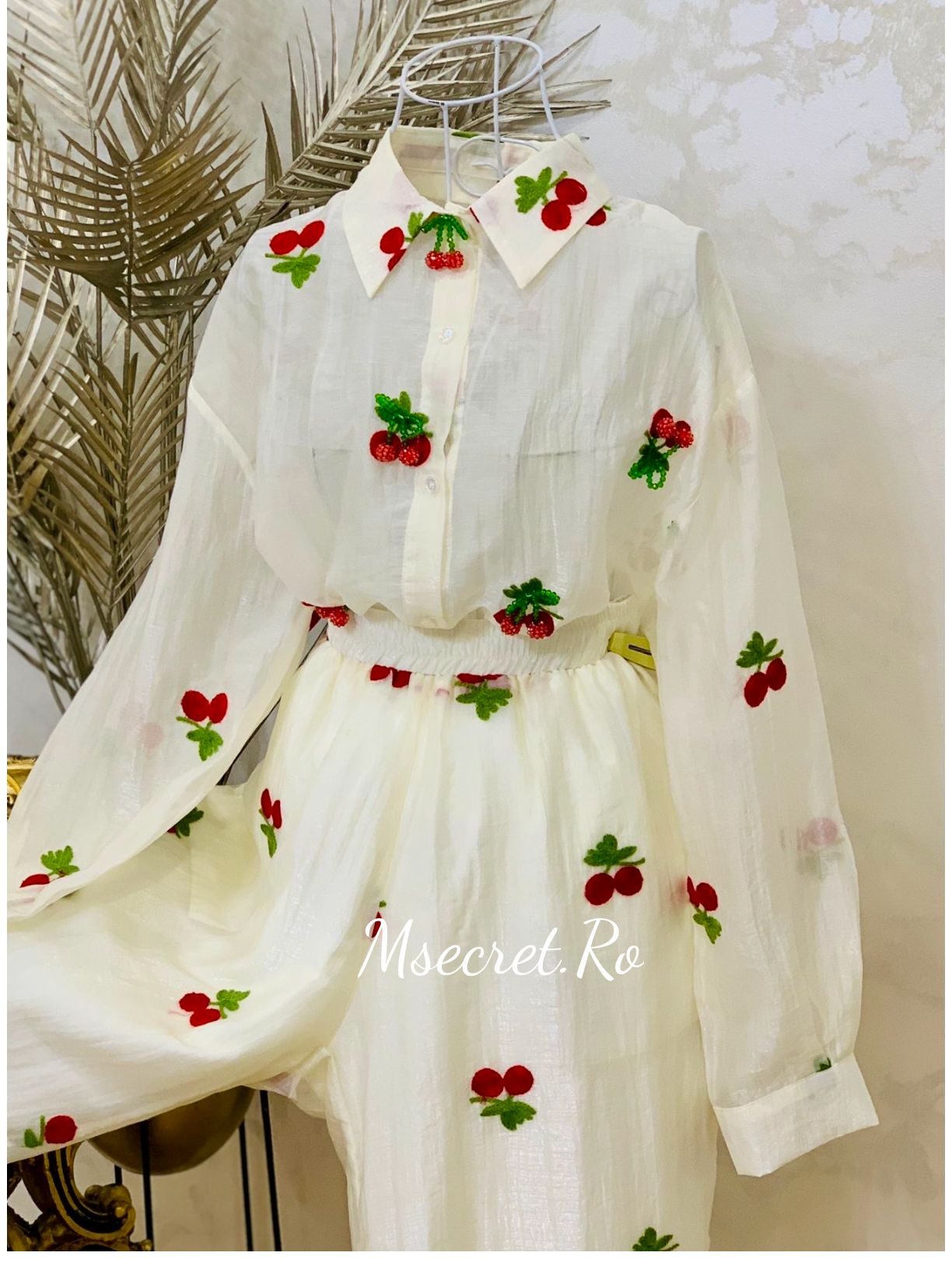 Compleu din matase cu broderie si cirese