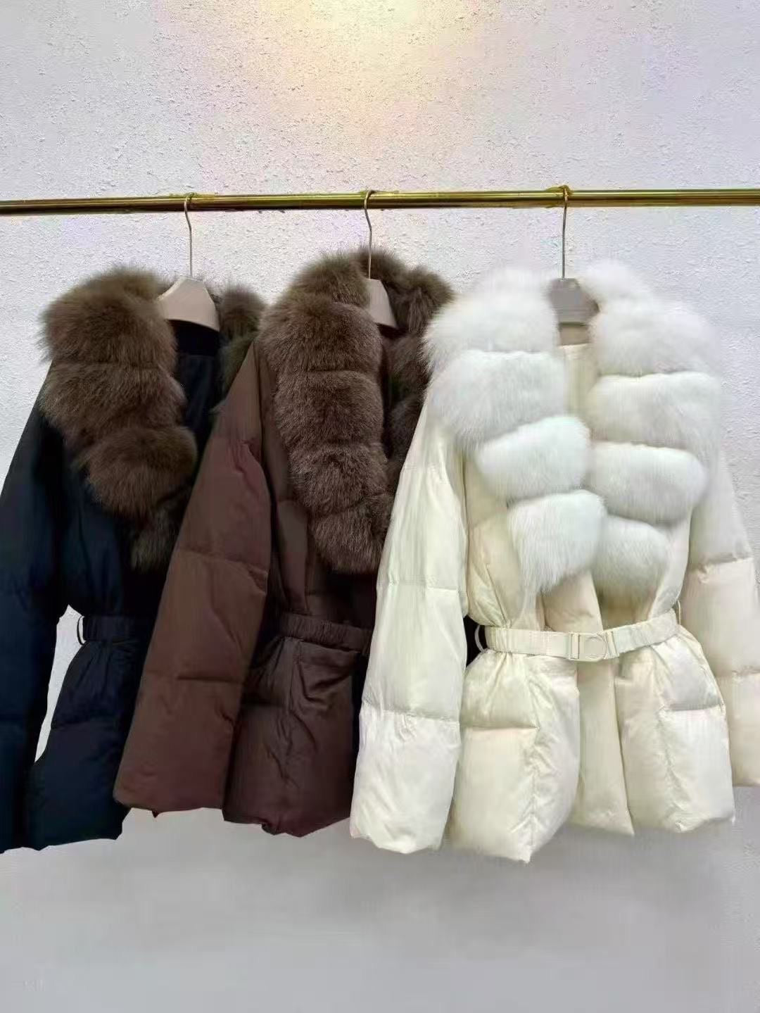 Geaca impermeabilă anti-vânt cu blana naturala