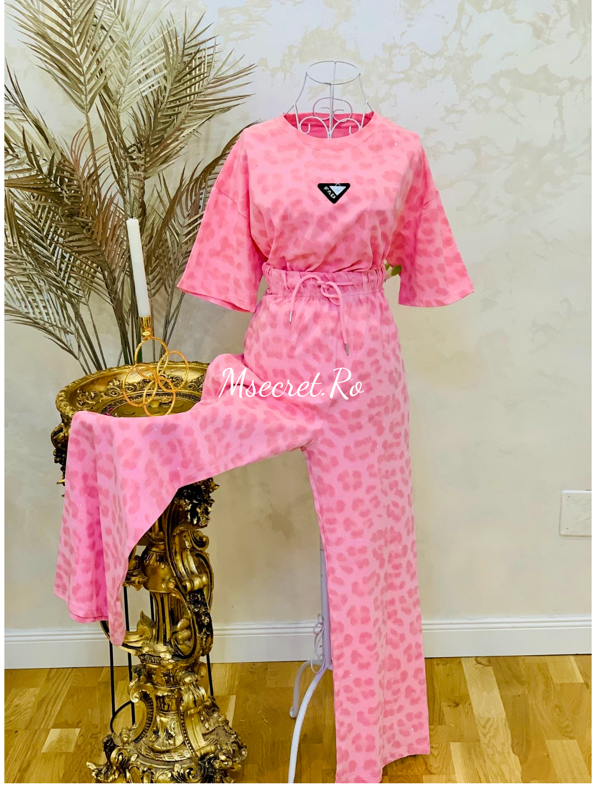 Compleu roz din bumbac format din tricou si pantaloni lungi