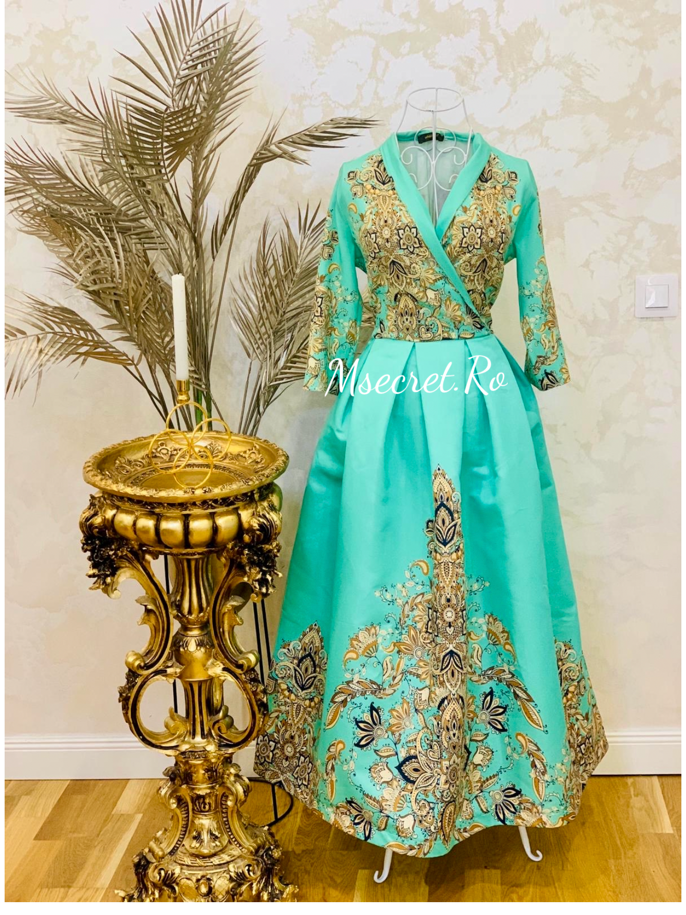 Rochie menta midi cu model brodat