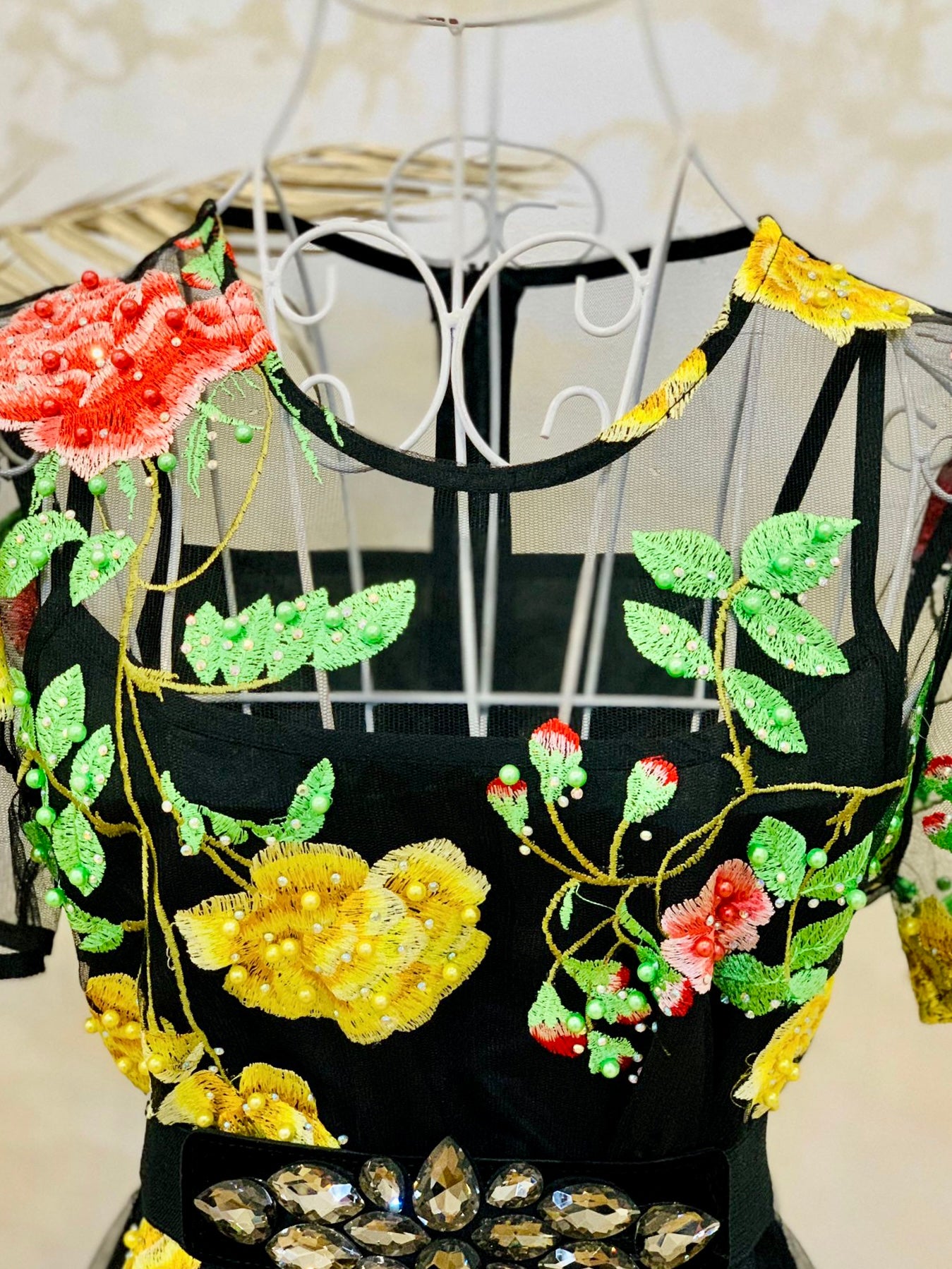 Rochie lunga din dantela si perle