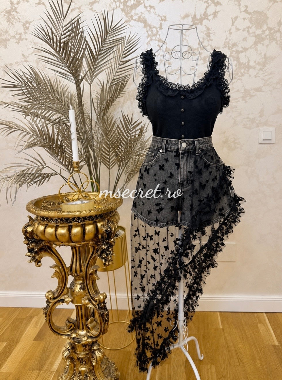 Pantaloni scurti negri cu tulle