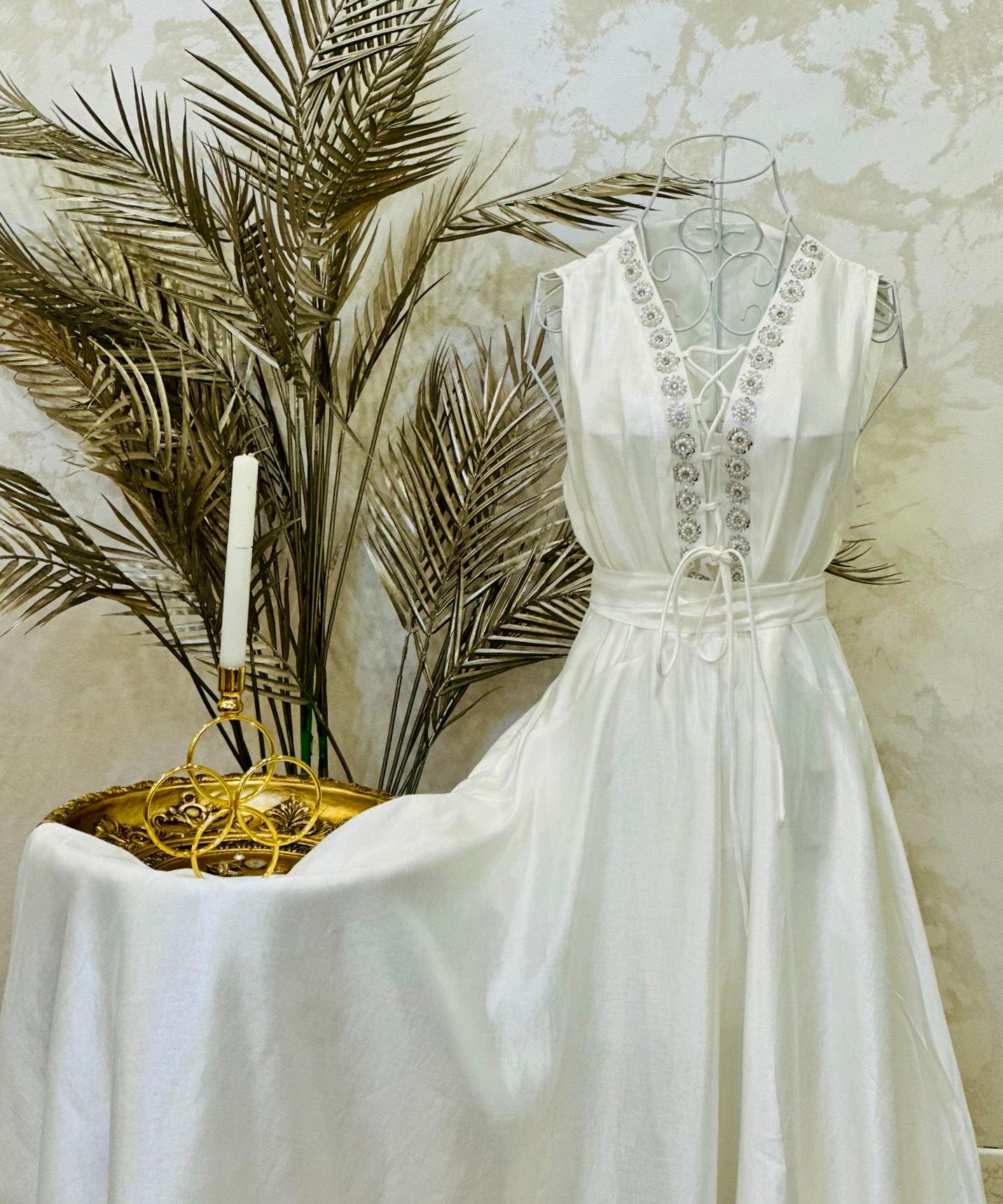 Rochie lunga alba cu pietre