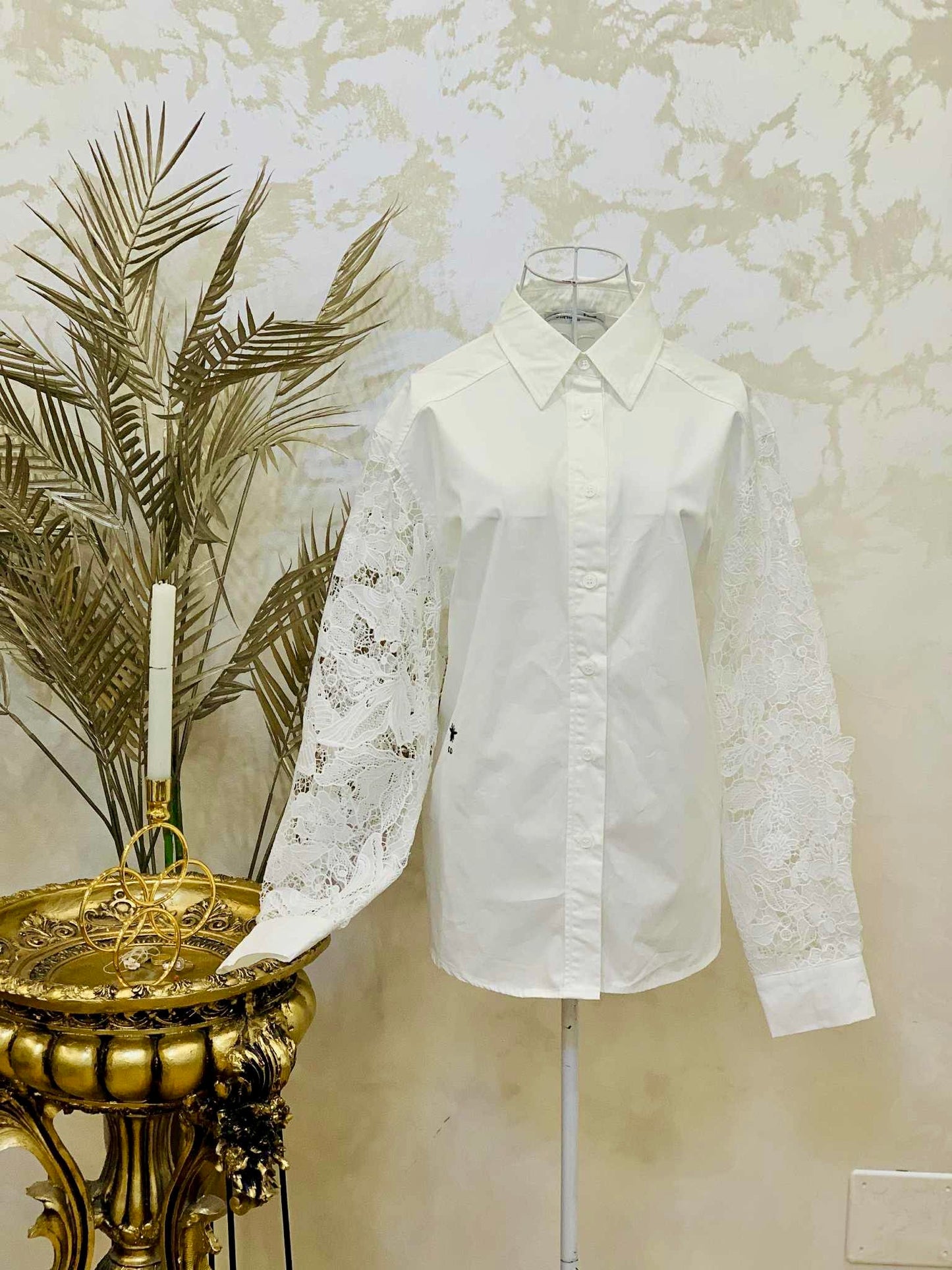 Compleu alb din bumbac cu camasa brodata si fusta