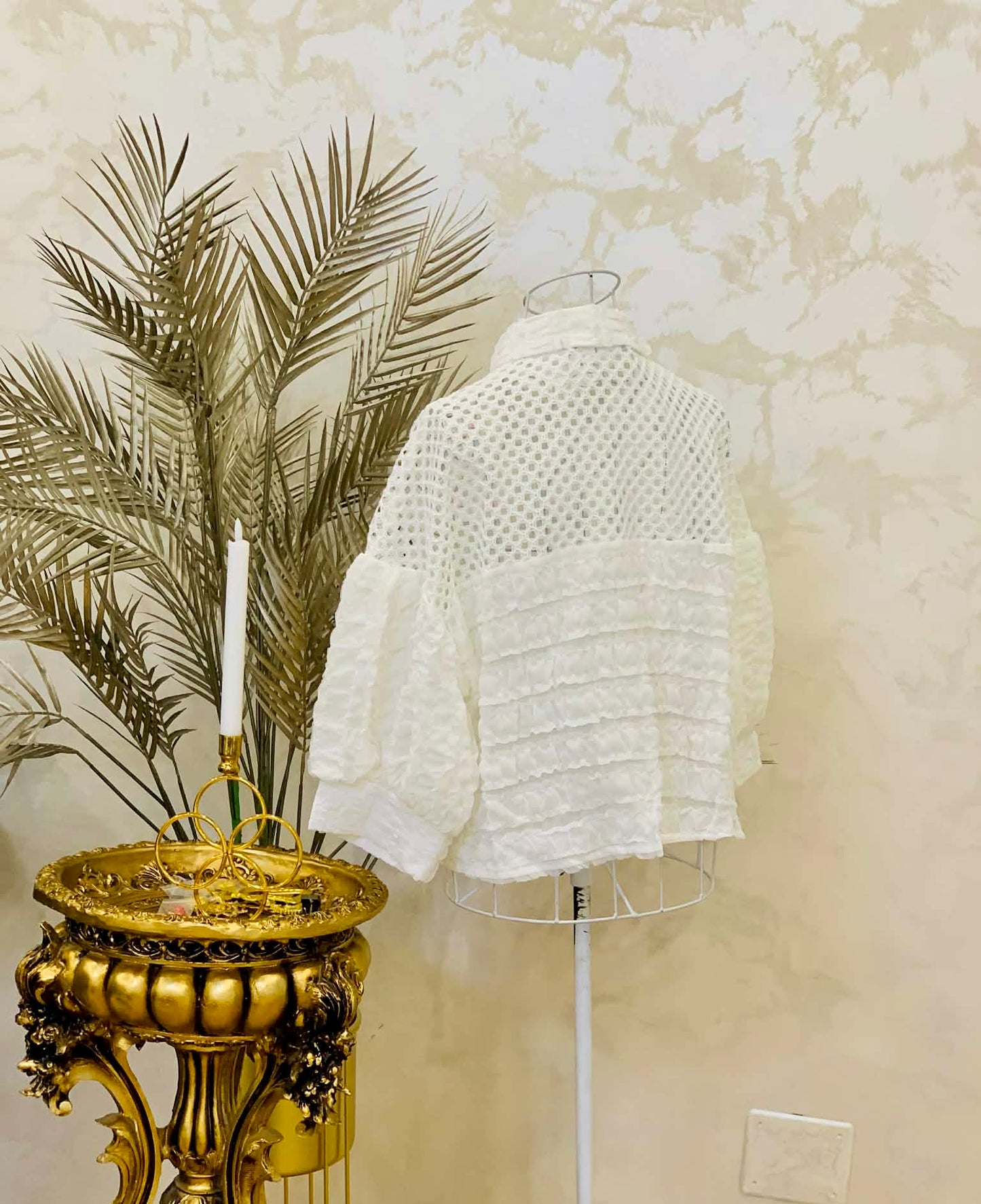 Camasa alba texturata cu broderie