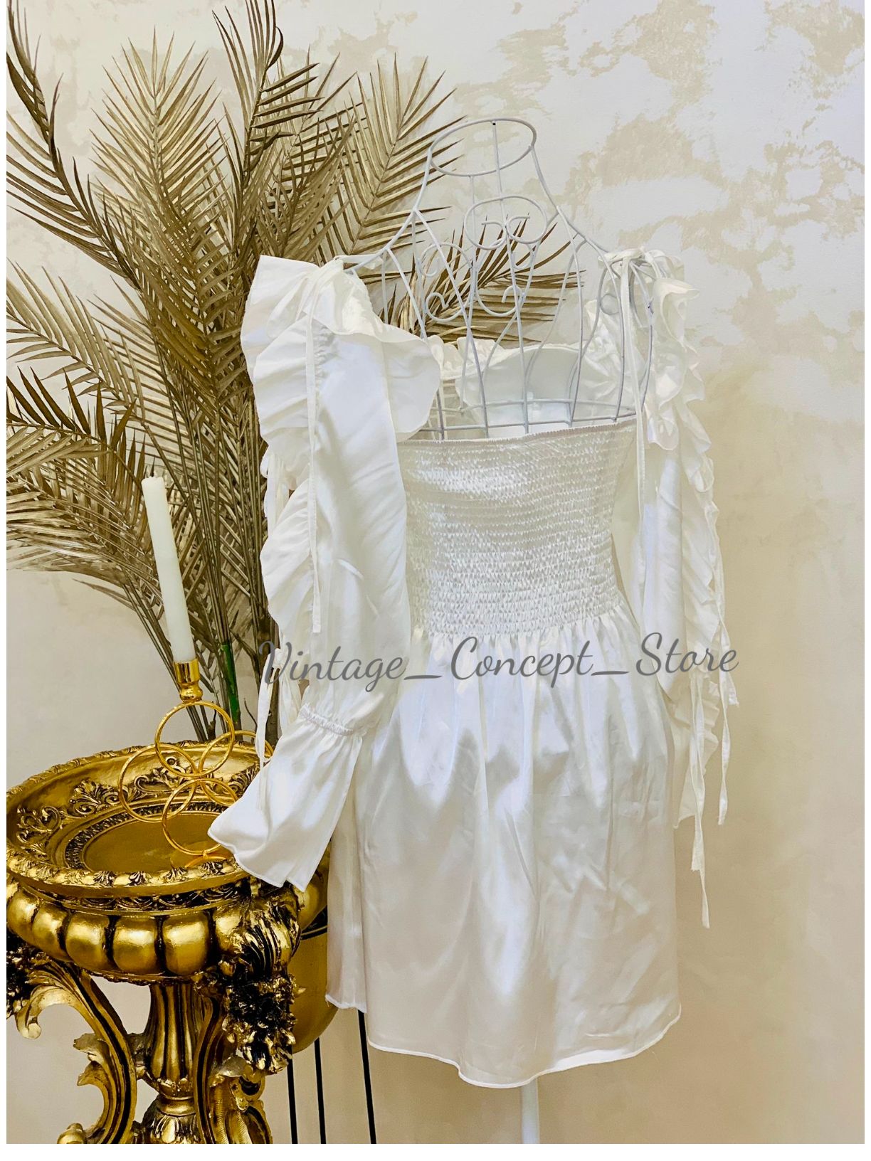 Rochie cu volane scurtă