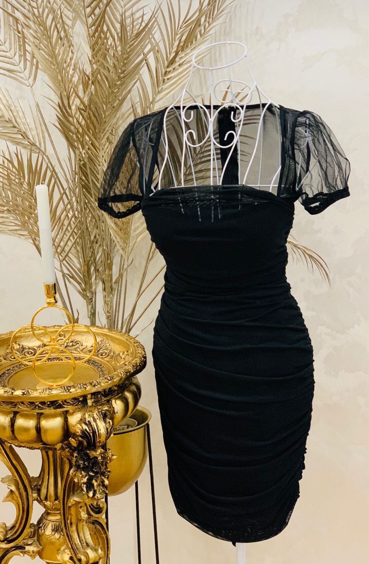 Rochie elastică cu mâneci scurte din tiul Cleopatra