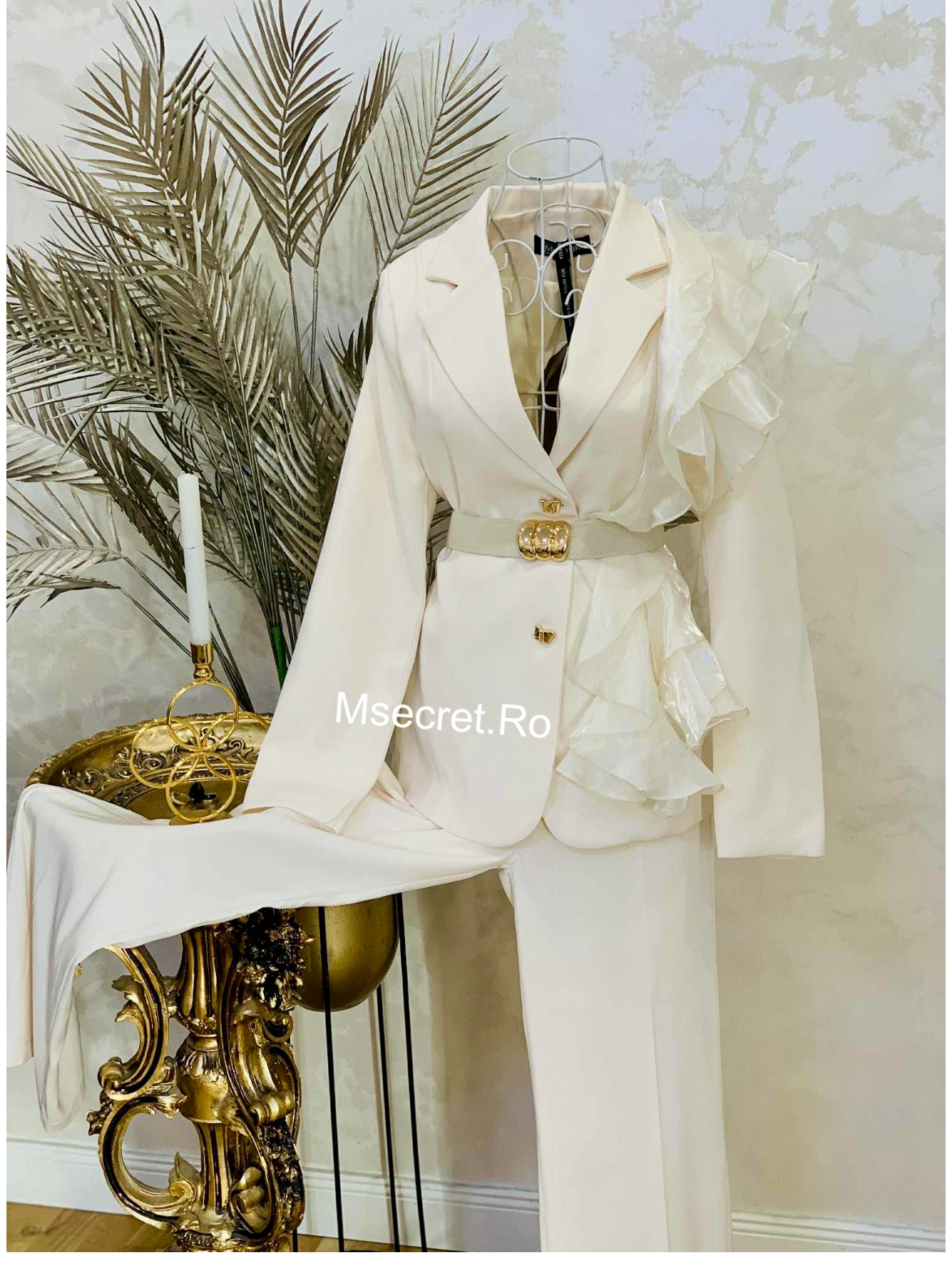 Elegant cream suit with ruffled jacket