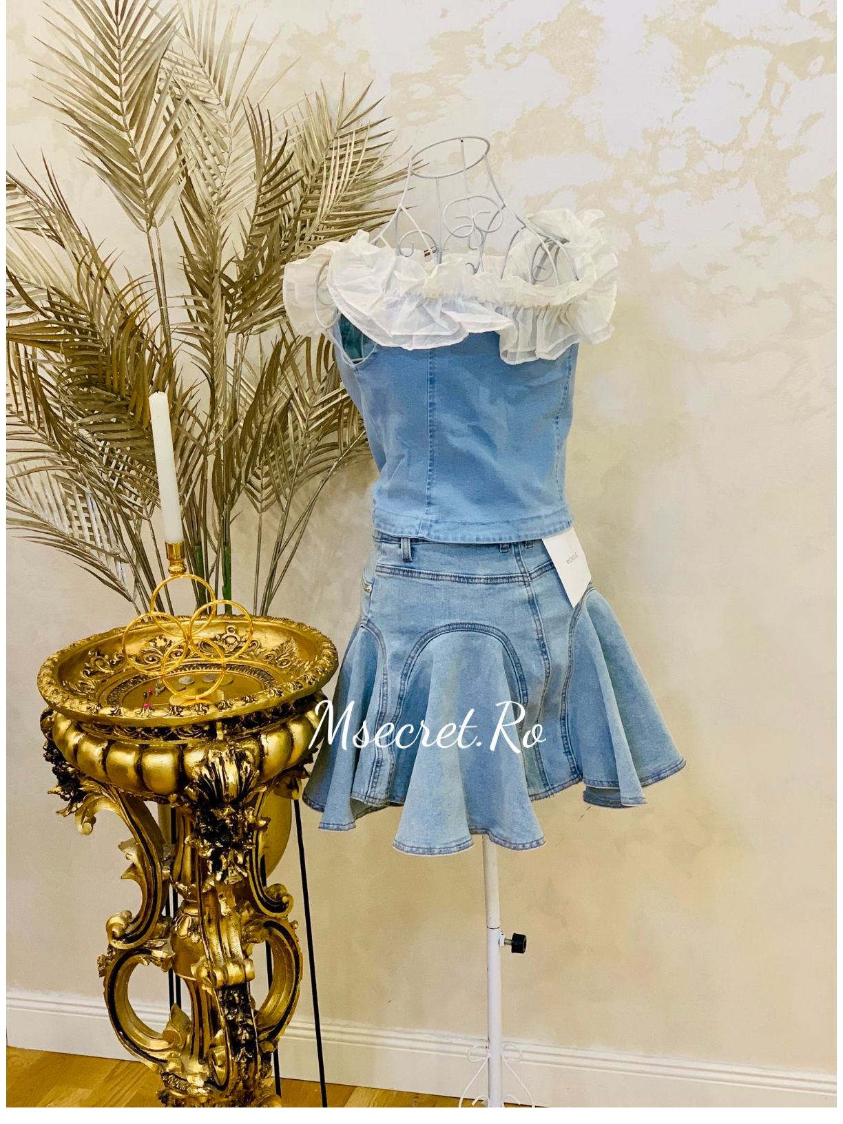 Top din denim cu rujulet