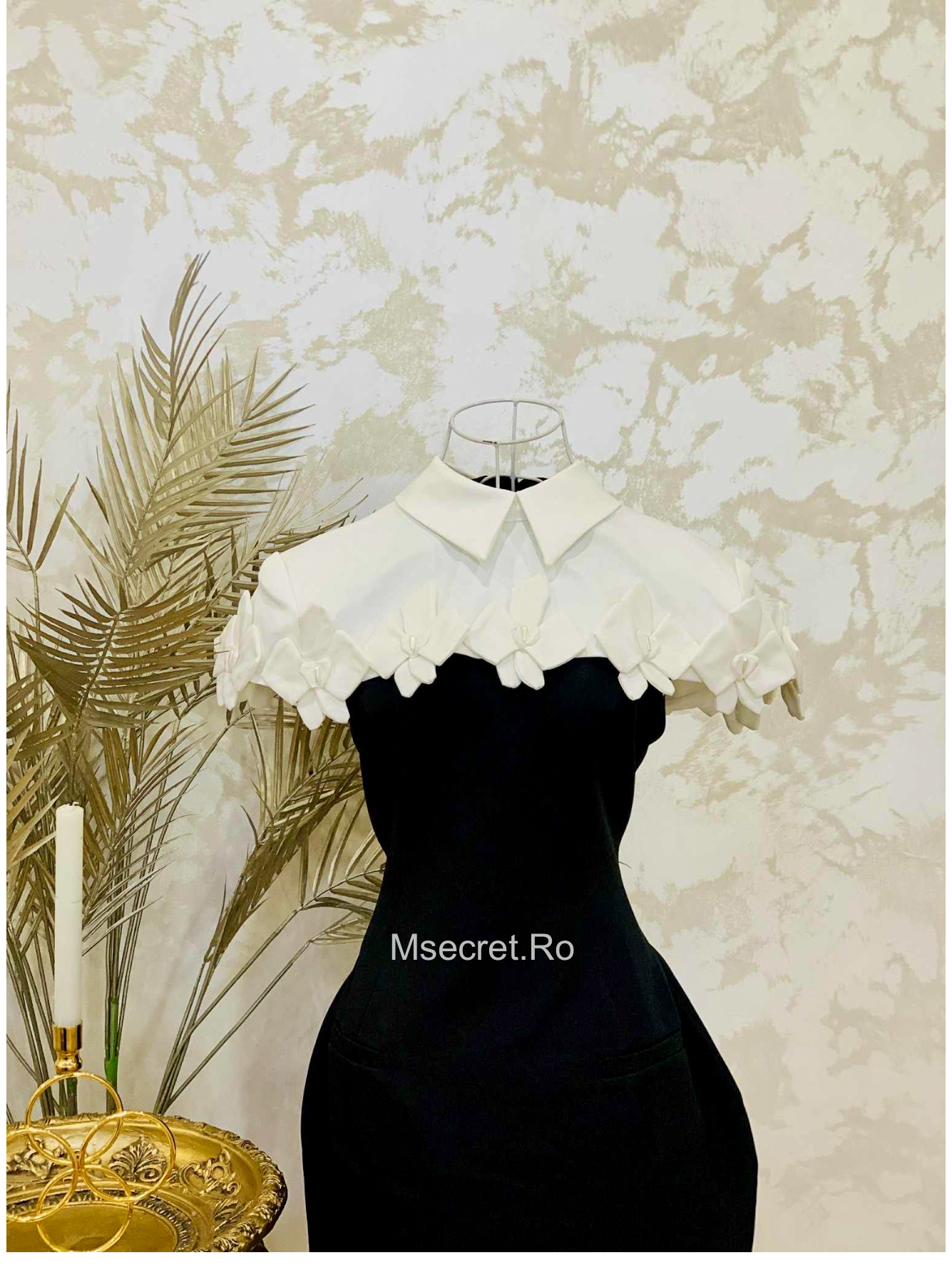 Rochie neagra creion cu guler alb și capelet detașabil cu funde