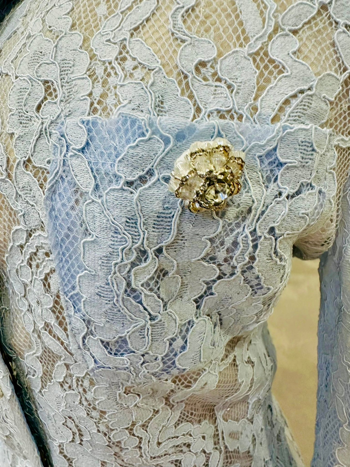 Compleu blue din dantelă cu nasturi bijuterie